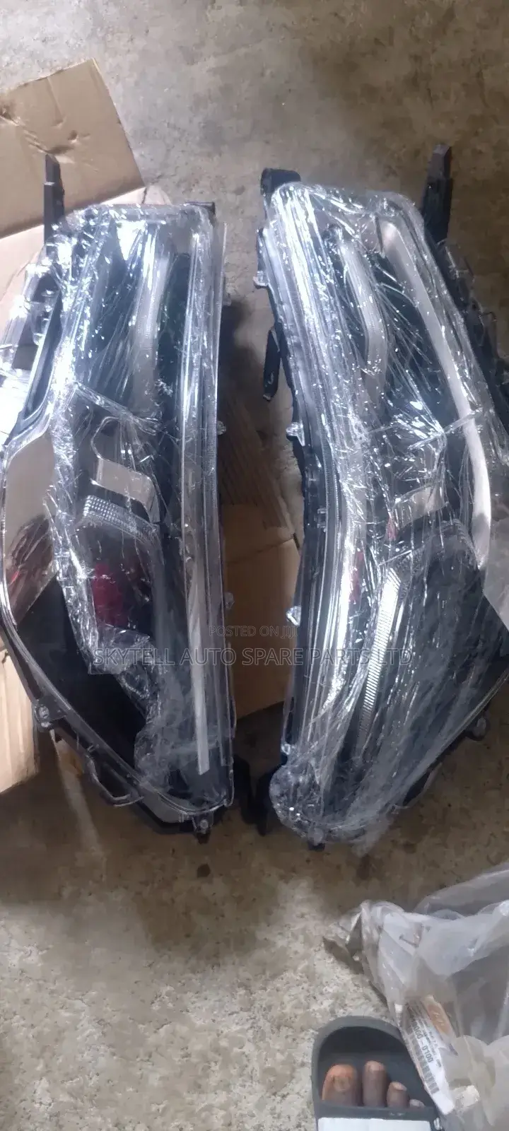 Set of Head Light for Toyota Hilux 2020