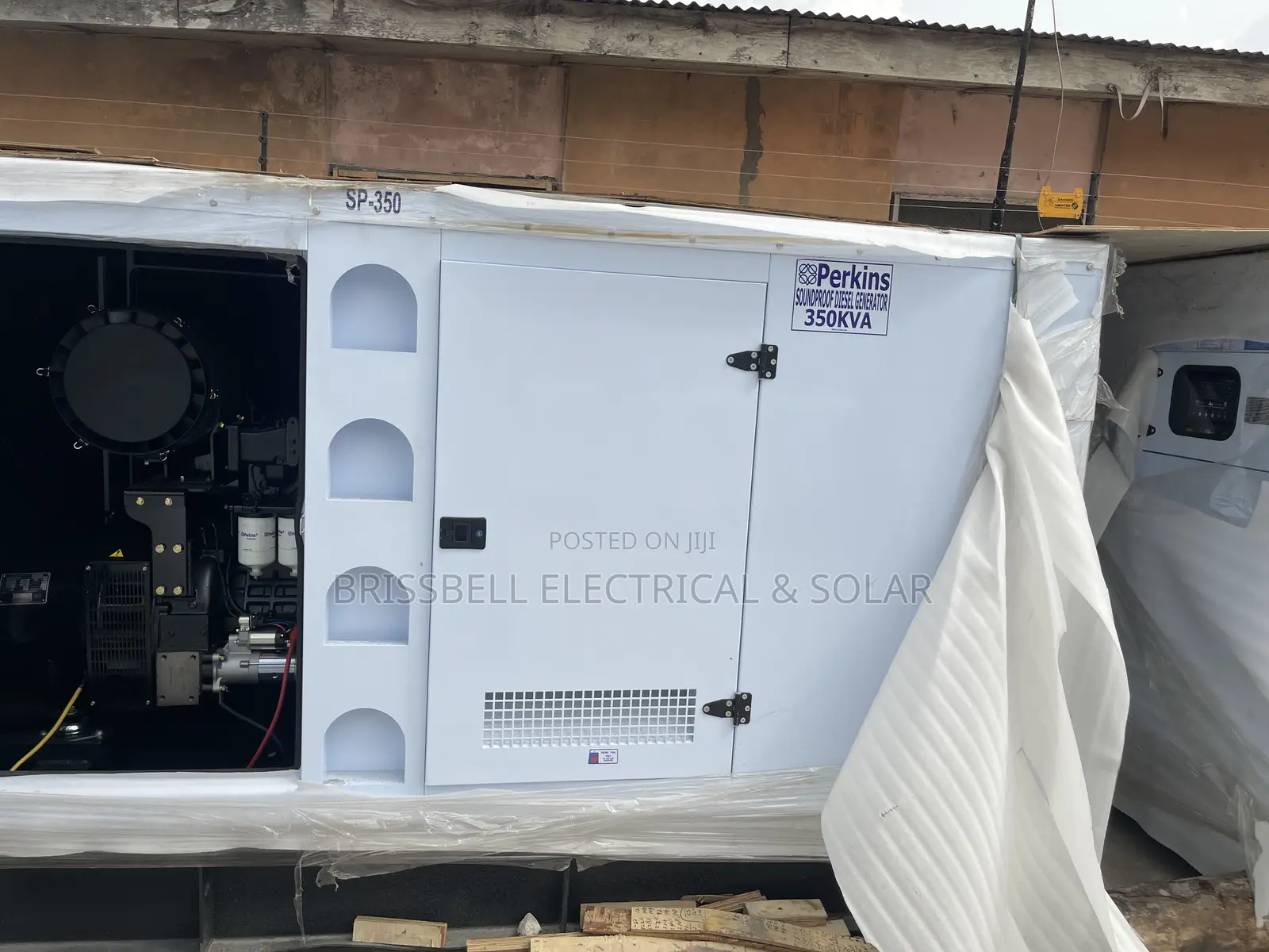 Strong & Silent Uk Perkin Soundproof Diesel Generator 350kva