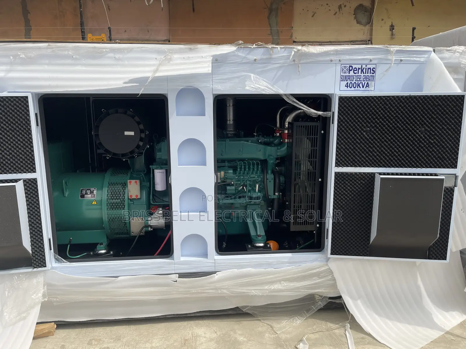 Strong & Silent Uk Perkin Soundproof Diesel Generator 400kva