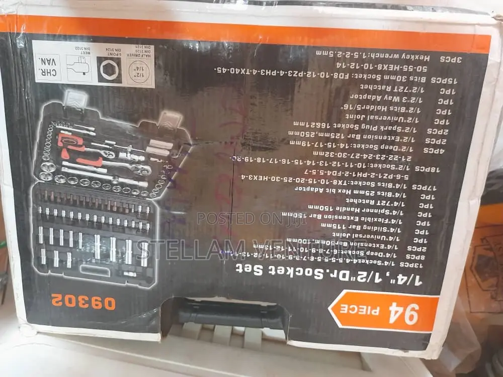 Socket Set 1⁄2" and 1⁄4" 94pcs