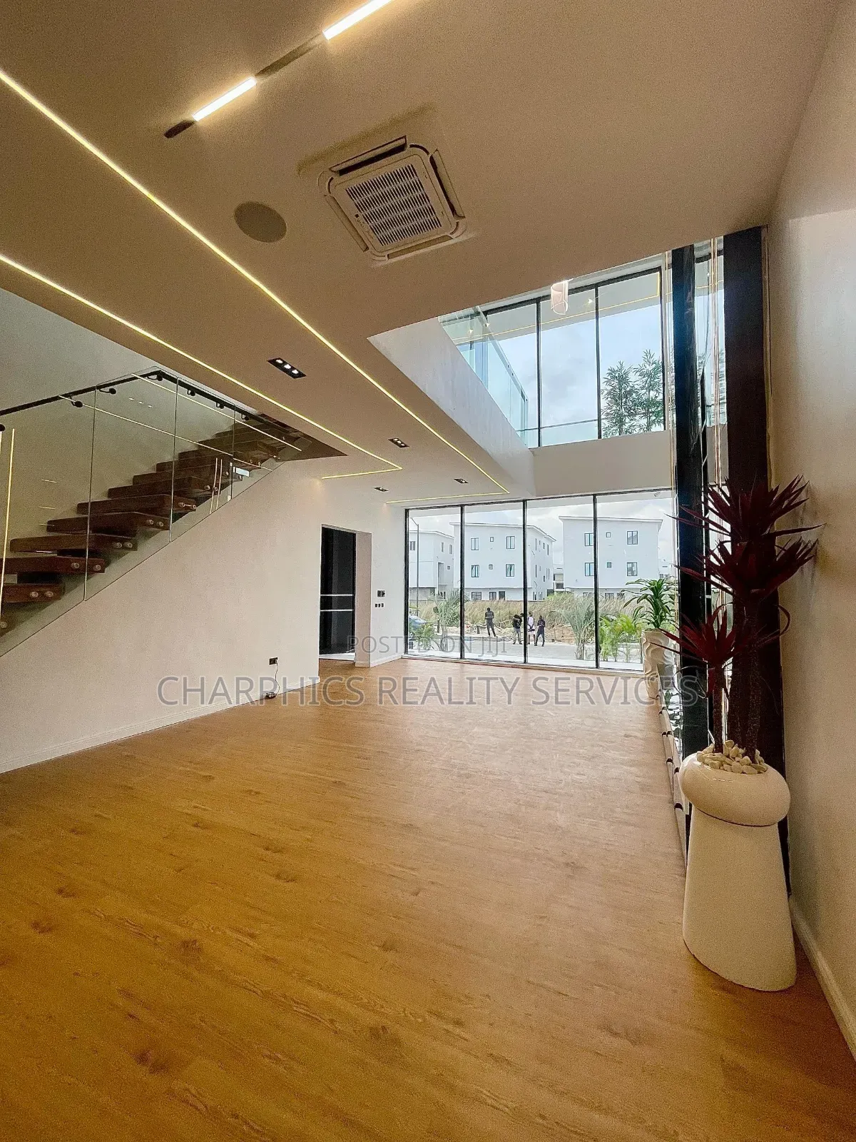 5bdrm Duplex in Ikate for sale