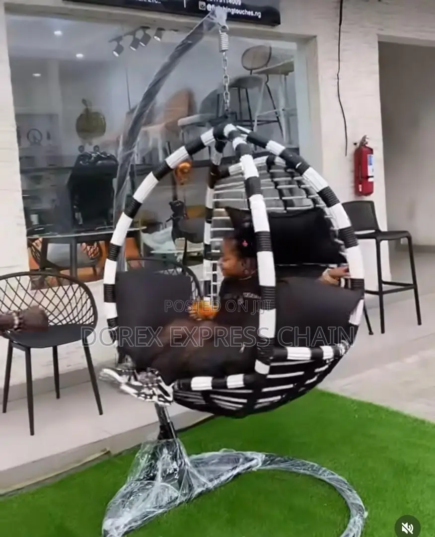 Patio Swing Chair – Effortless Outdoor Elegance