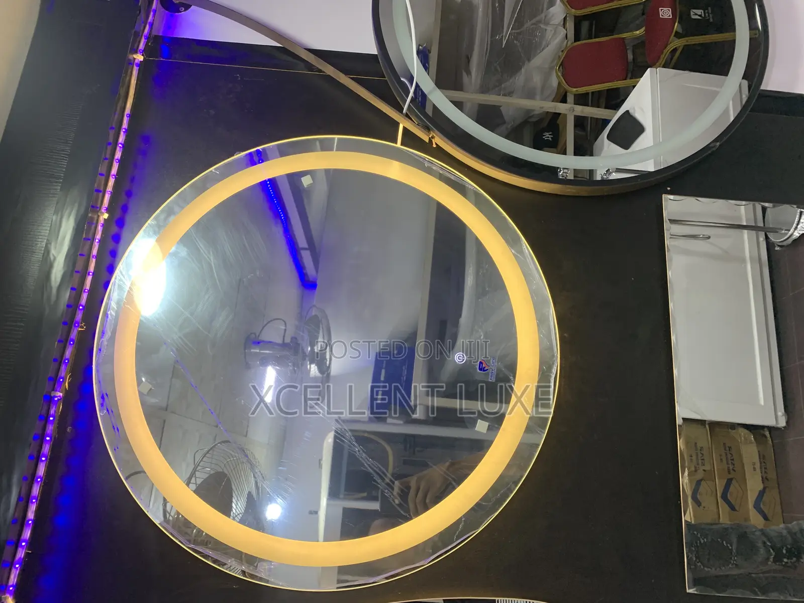 Round Led Mirror With 3 Lights