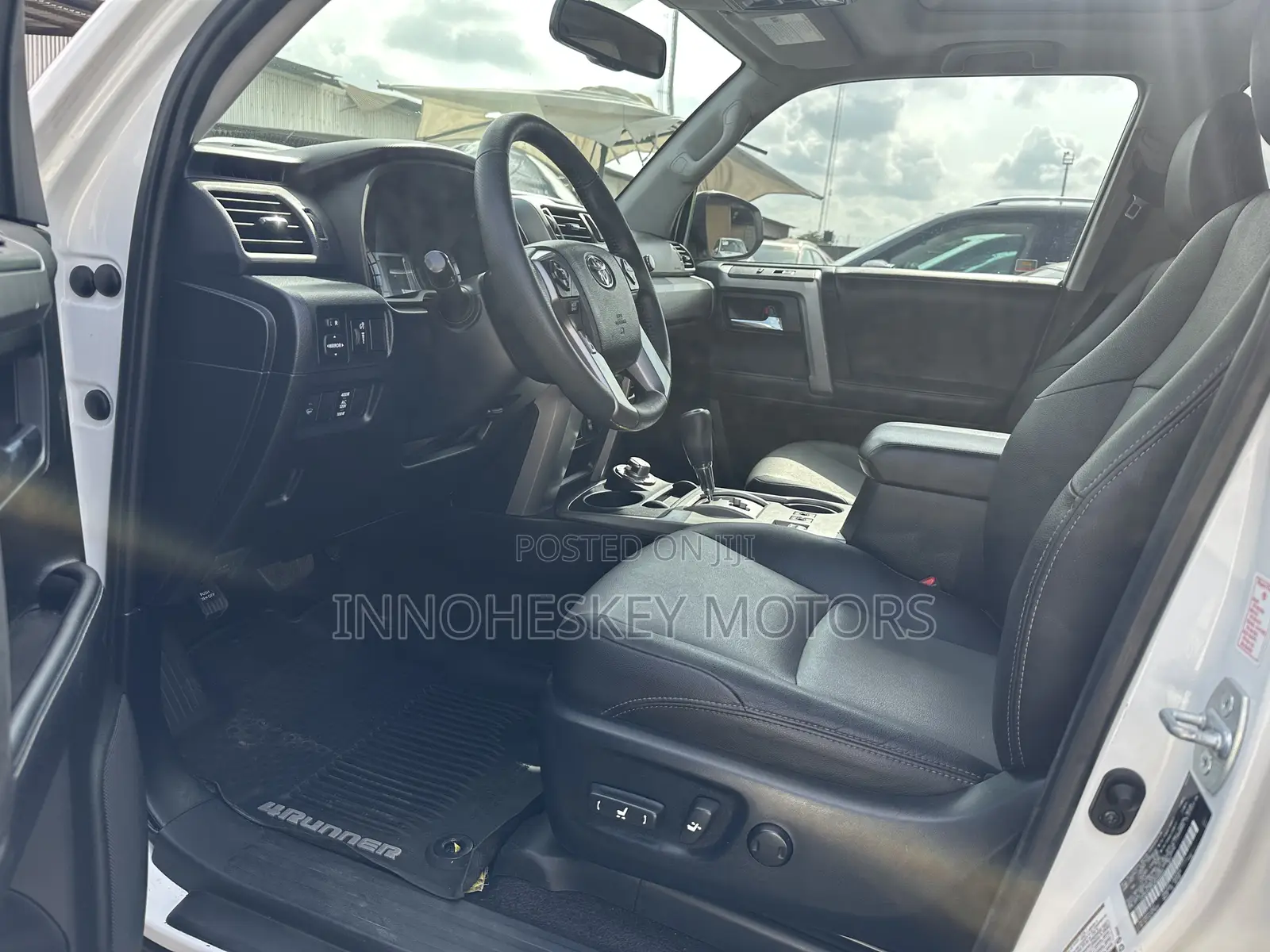 Toyota 4-Runner SR5 4x4 2018 White