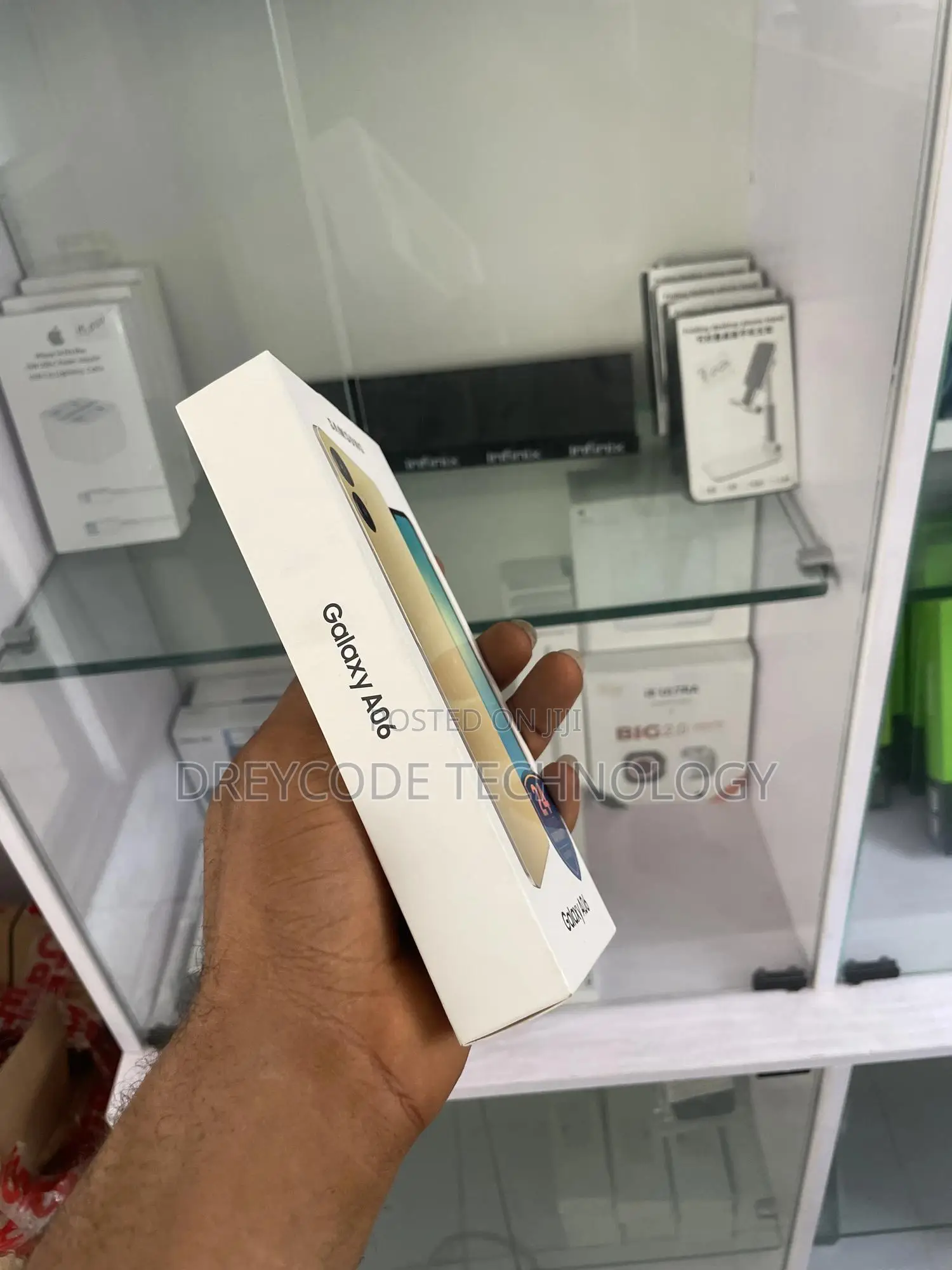 New Samsung Galaxy A06 64 GB Gold