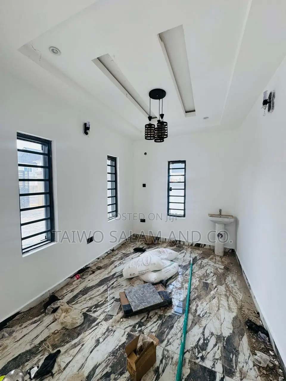 4bdrm Duplex in Akobo for sale