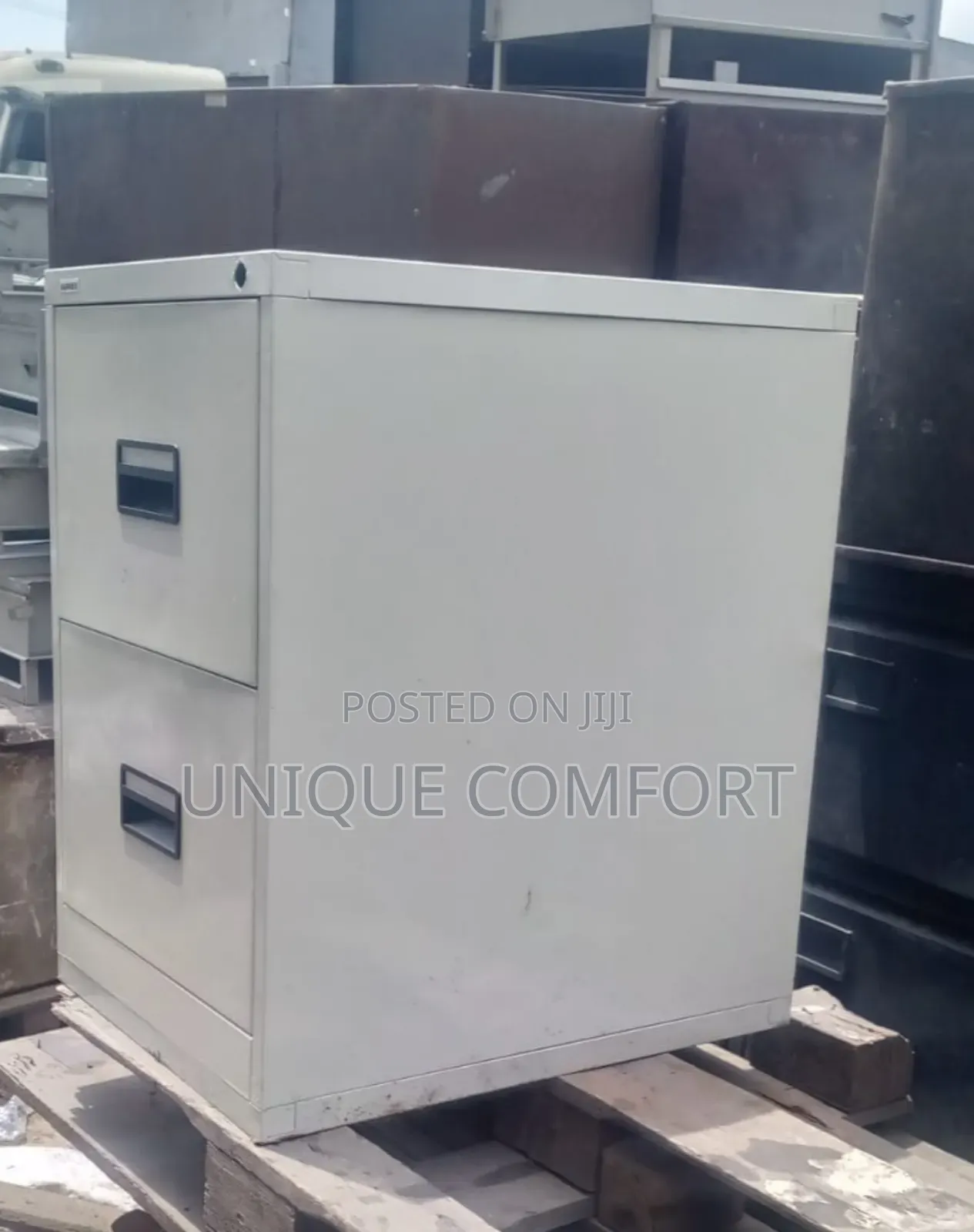 Imported Executive Portable Metallic File Cabinet With Key