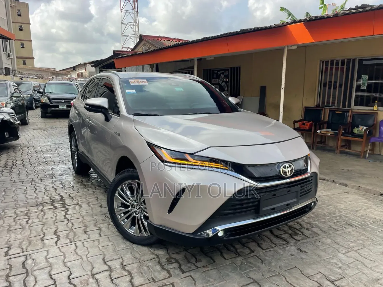 Toyota Venza XLE 2021 Gold