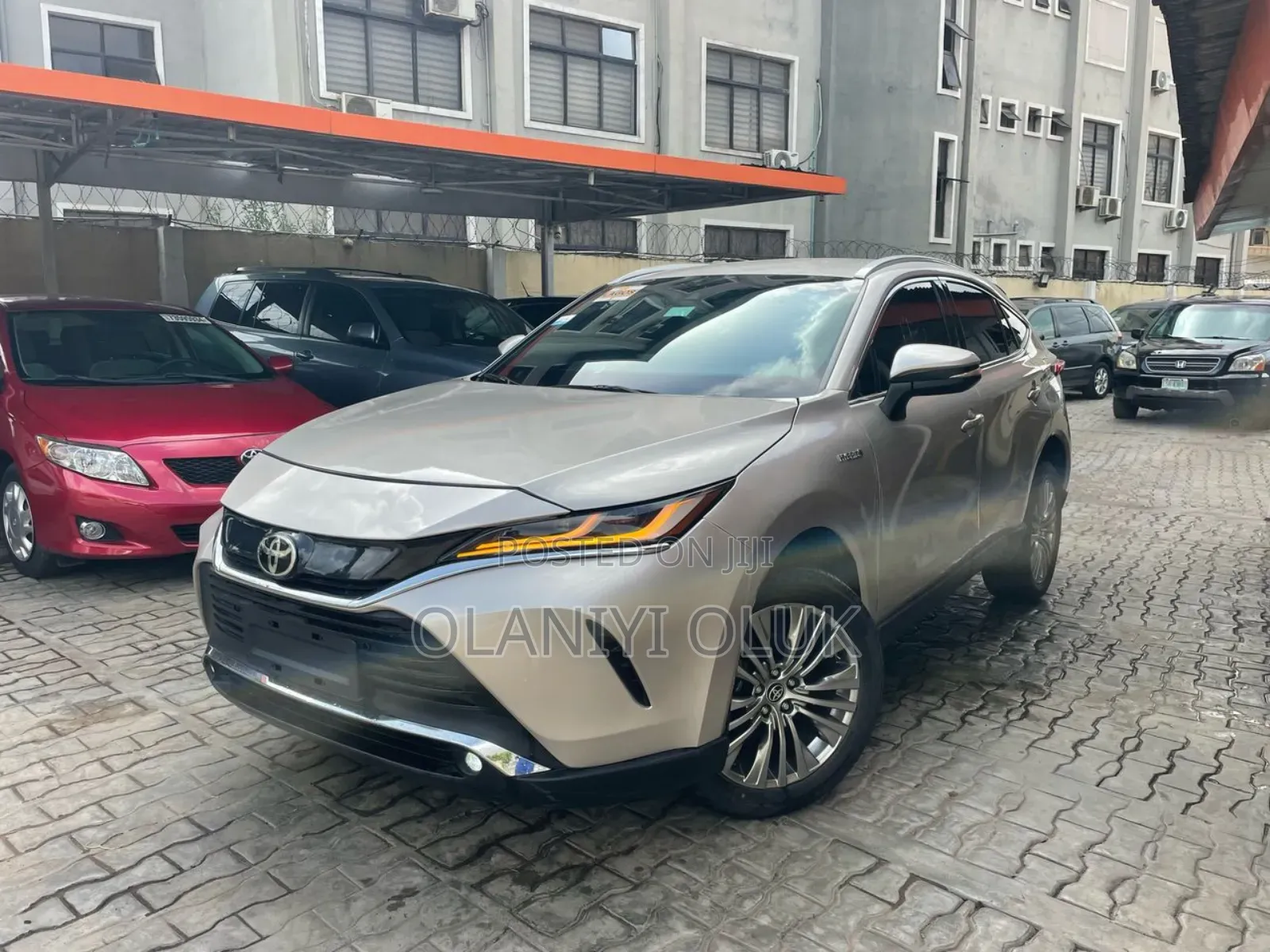 Toyota Venza XLE 2021 Gold