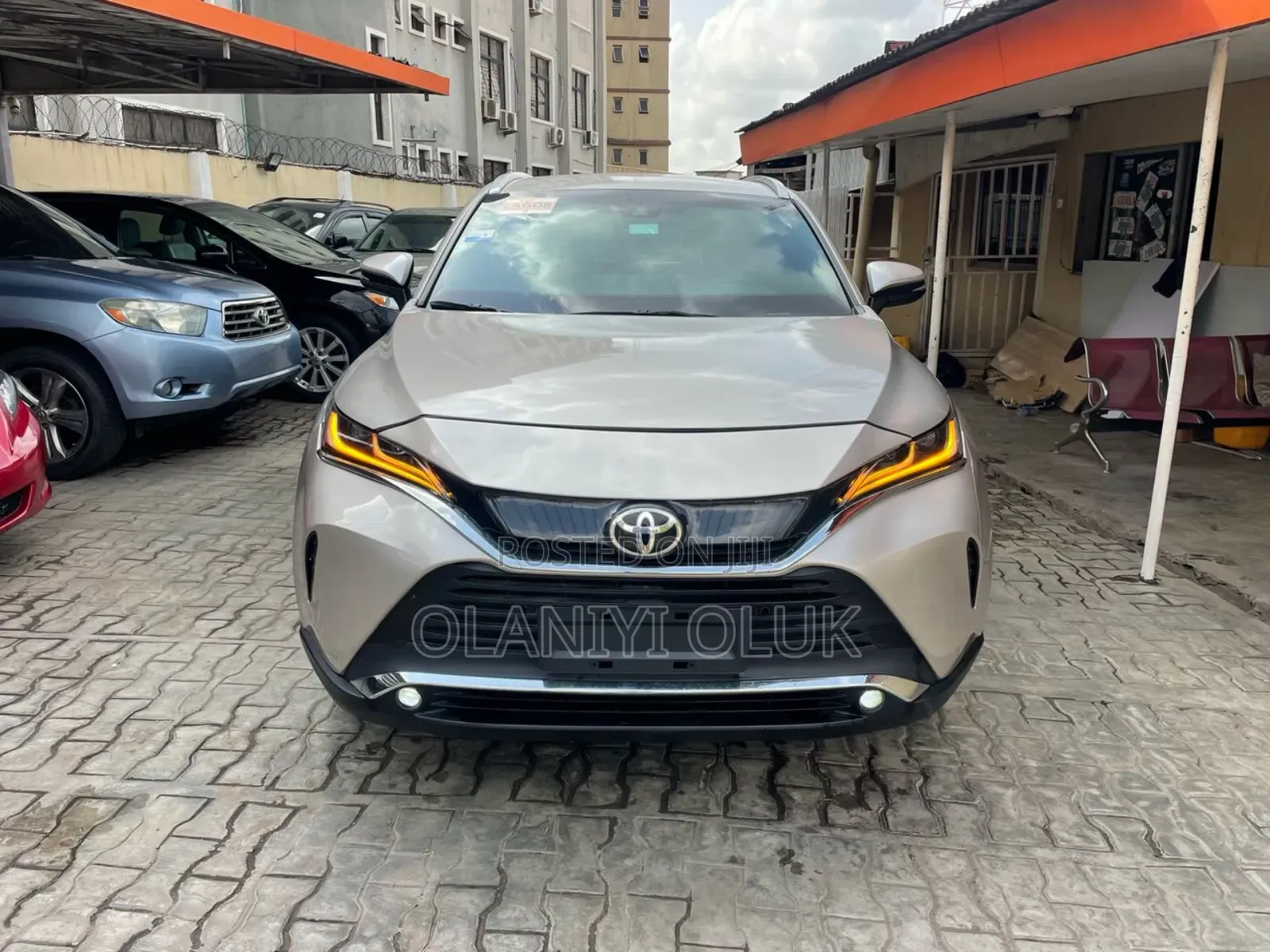 Toyota Venza XLE 2021 Gold