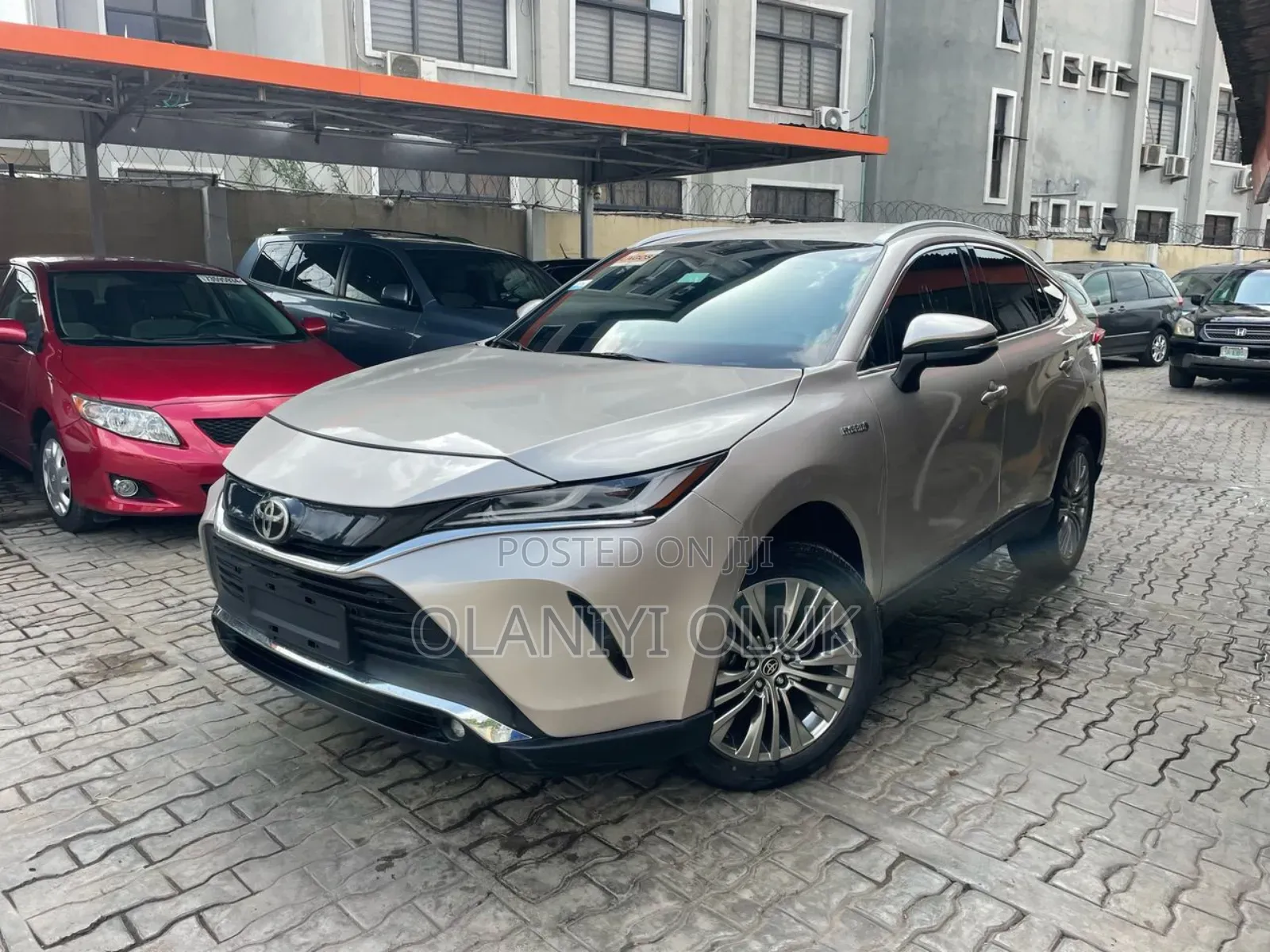 Toyota Venza XLE 2021 Gold