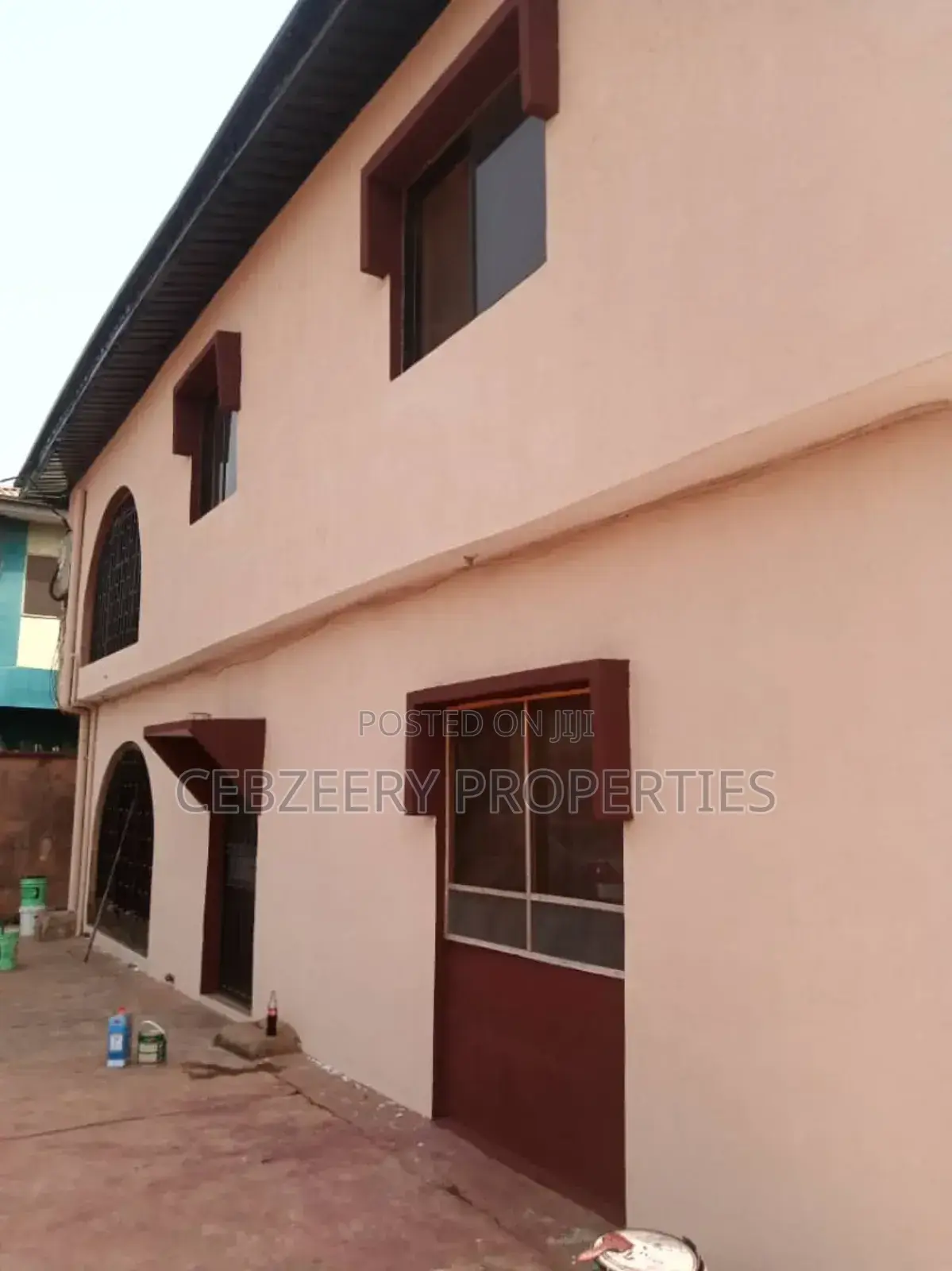 3bdrm Block of Flats in Akute Ajuwon for sale