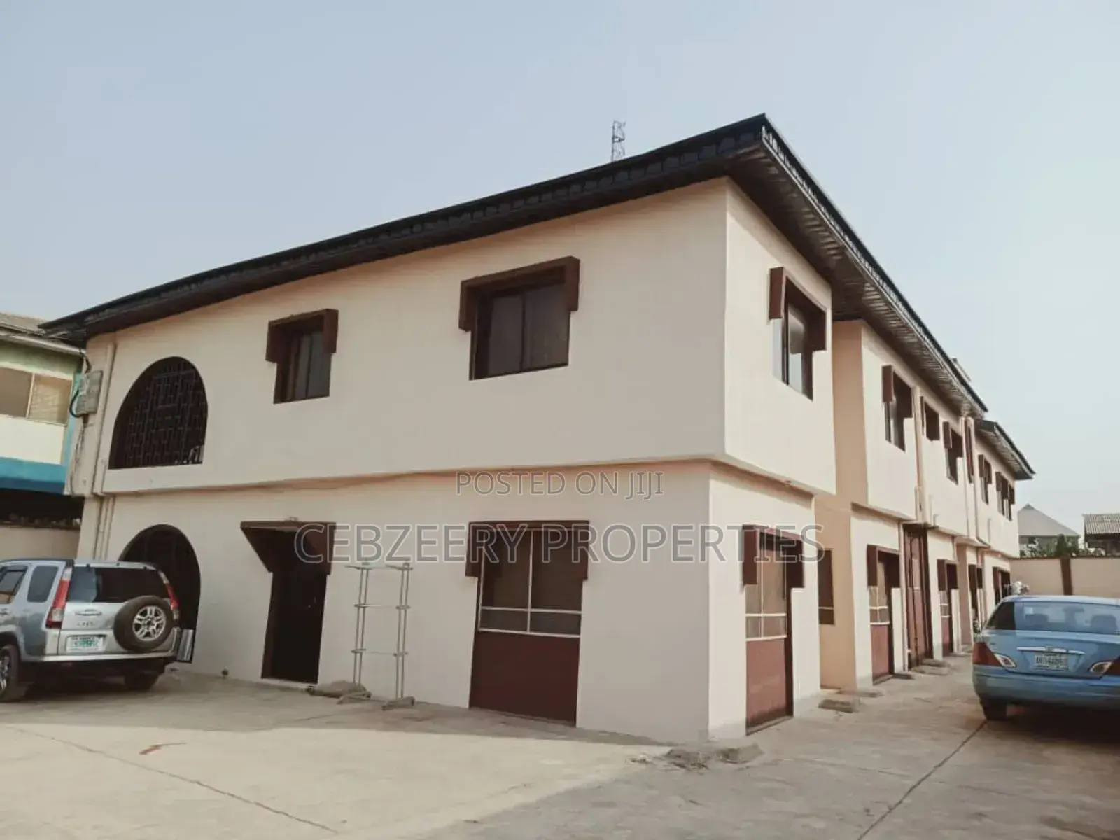 3bdrm Block of Flats in Akute Ajuwon for sale