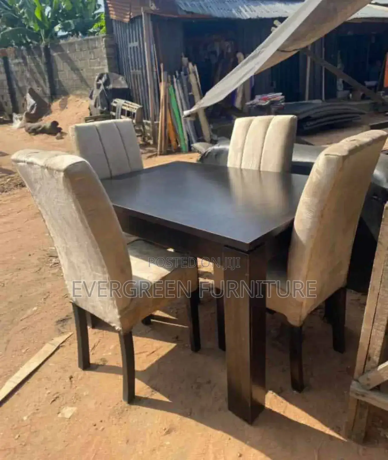 4 Setters Dining Set