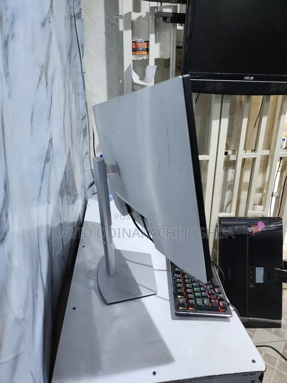 Dell 27-Inch Ultra-Sharp Ips Uhd