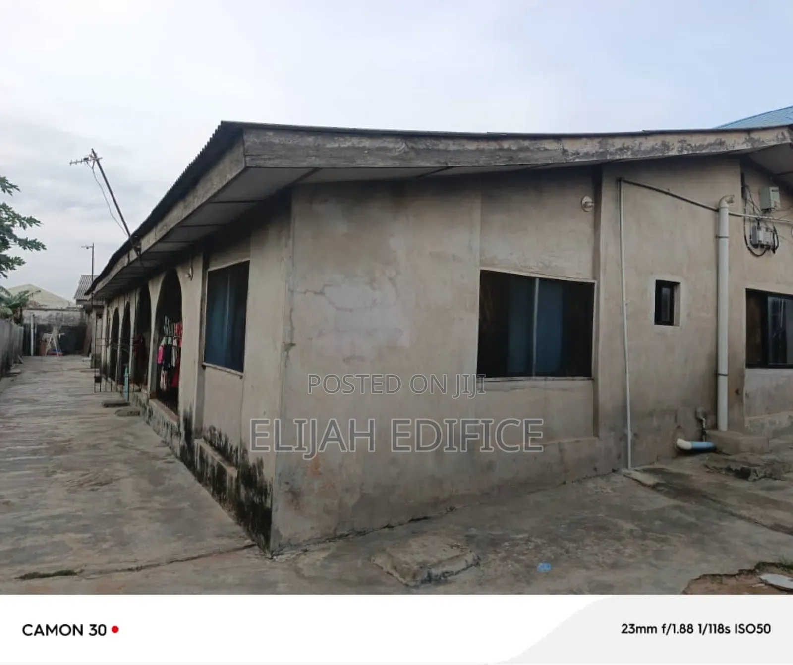 11bdrm Bungalow in Iyana Odo, Abule Egba for sale