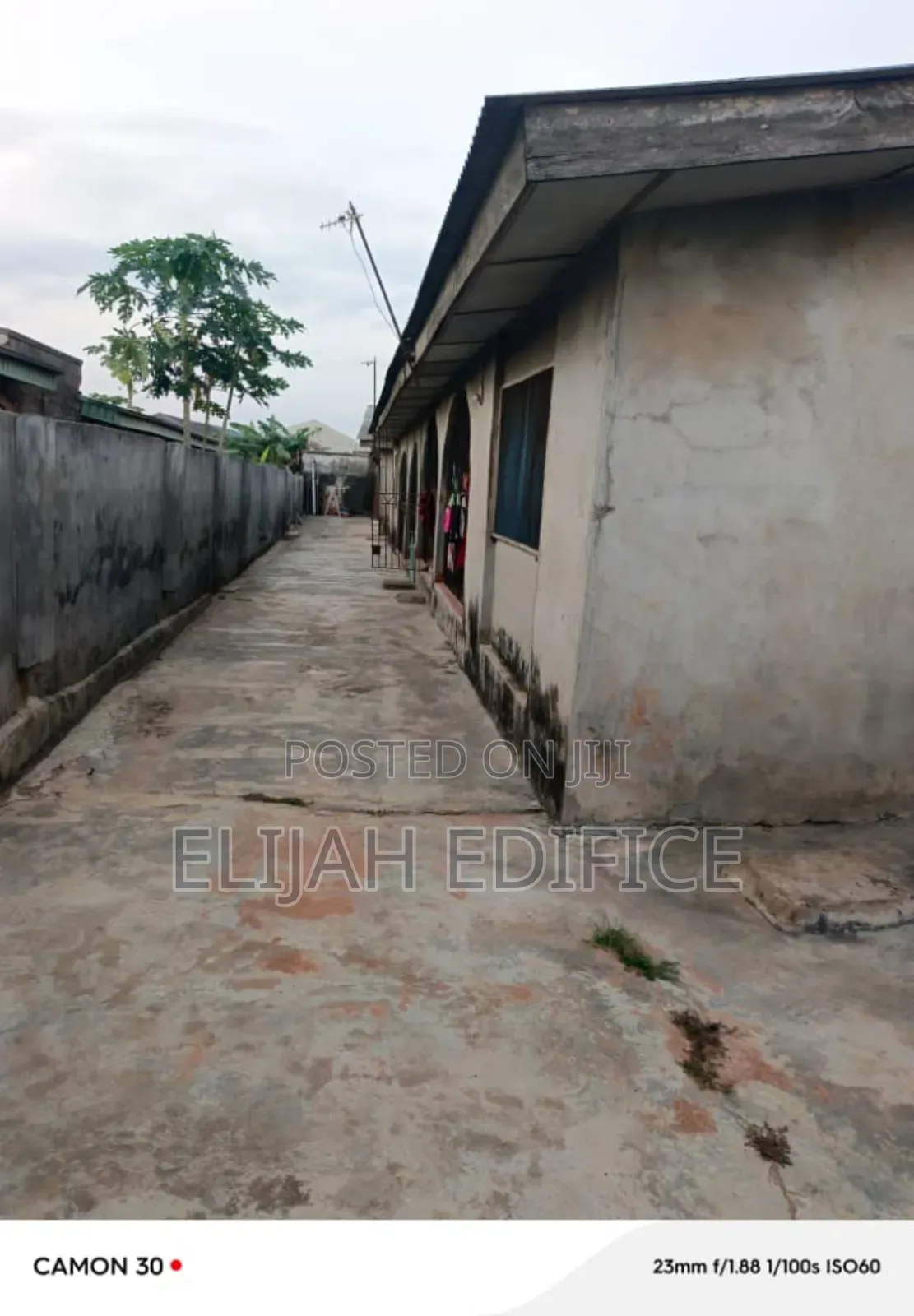 11bdrm Bungalow in Iyana Odo, Abule Egba for sale