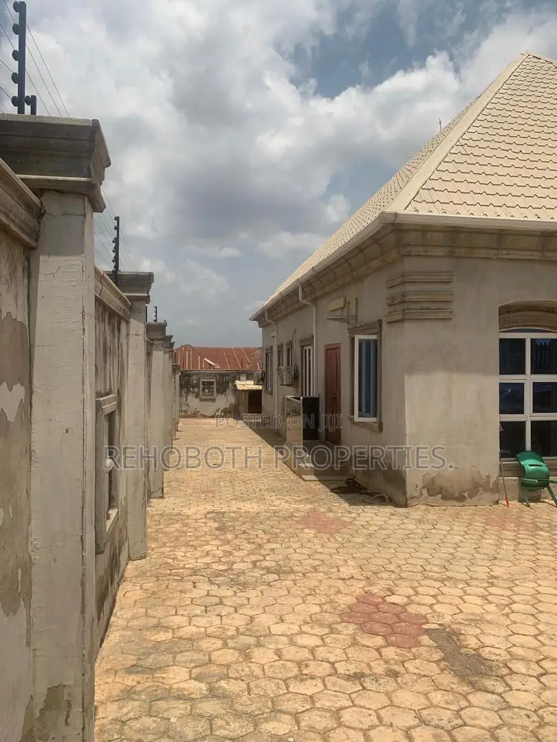 Furnished 3bdrm Bungalow in Ayegoro Akobo, Ibadan for sale