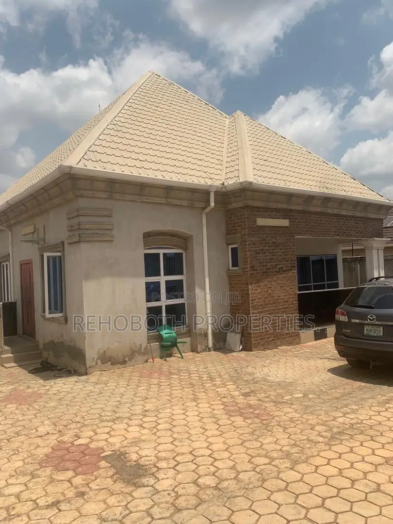 Furnished 3bdrm Bungalow in Ayegoro Akobo, Ibadan for sale
