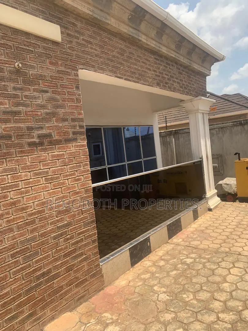 Furnished 3bdrm Bungalow in Ayegoro Akobo, Ibadan for sale