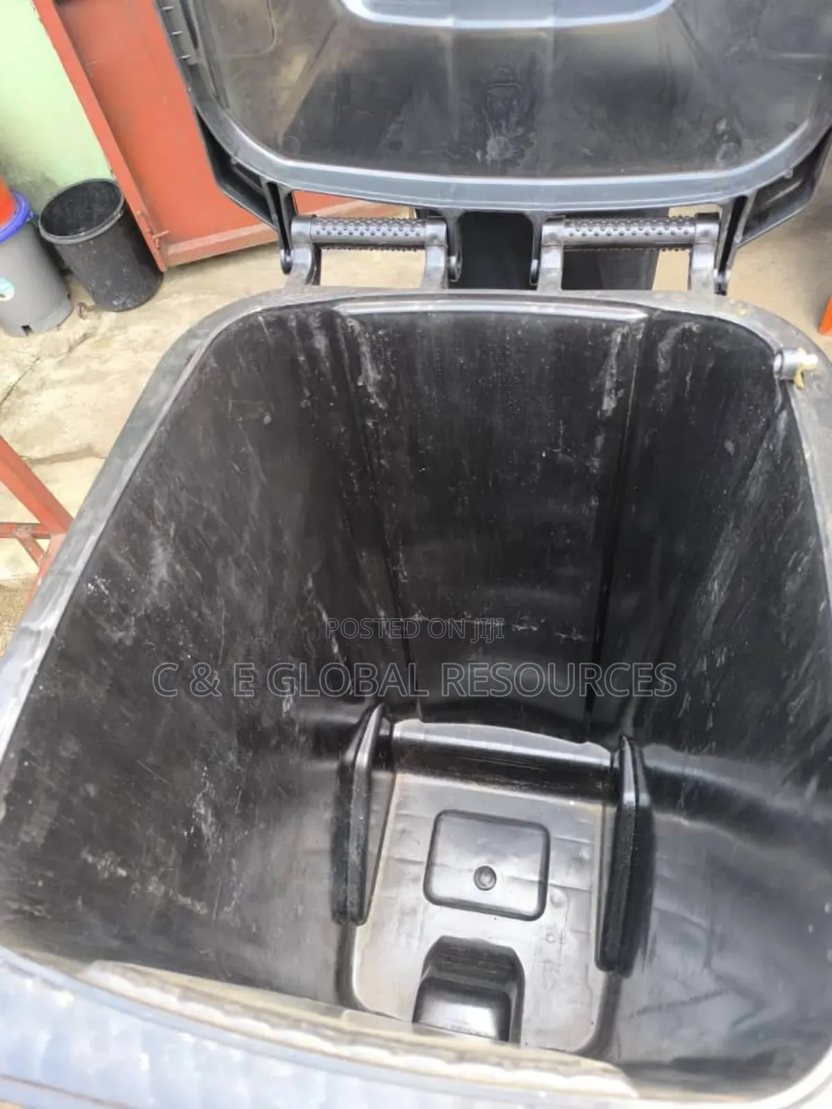 Waste Bin With Foot Pedal (240l)