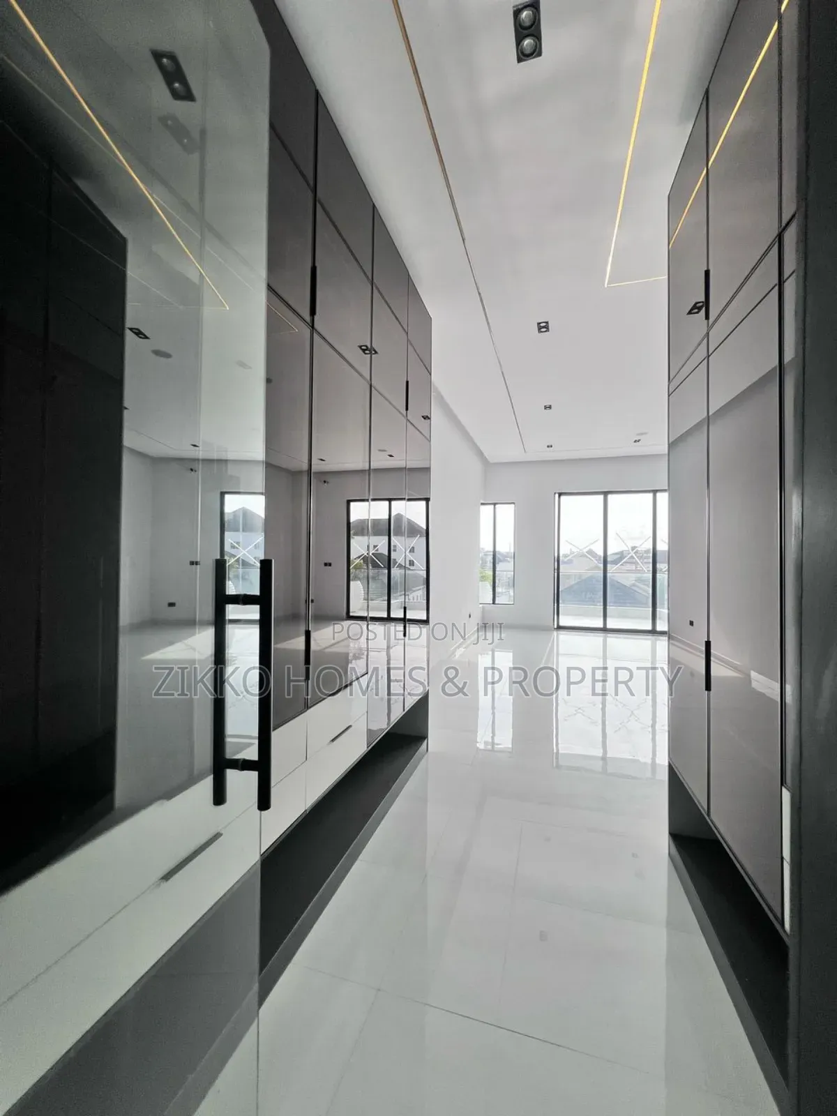 5bedoom Detached Duplex for Sale