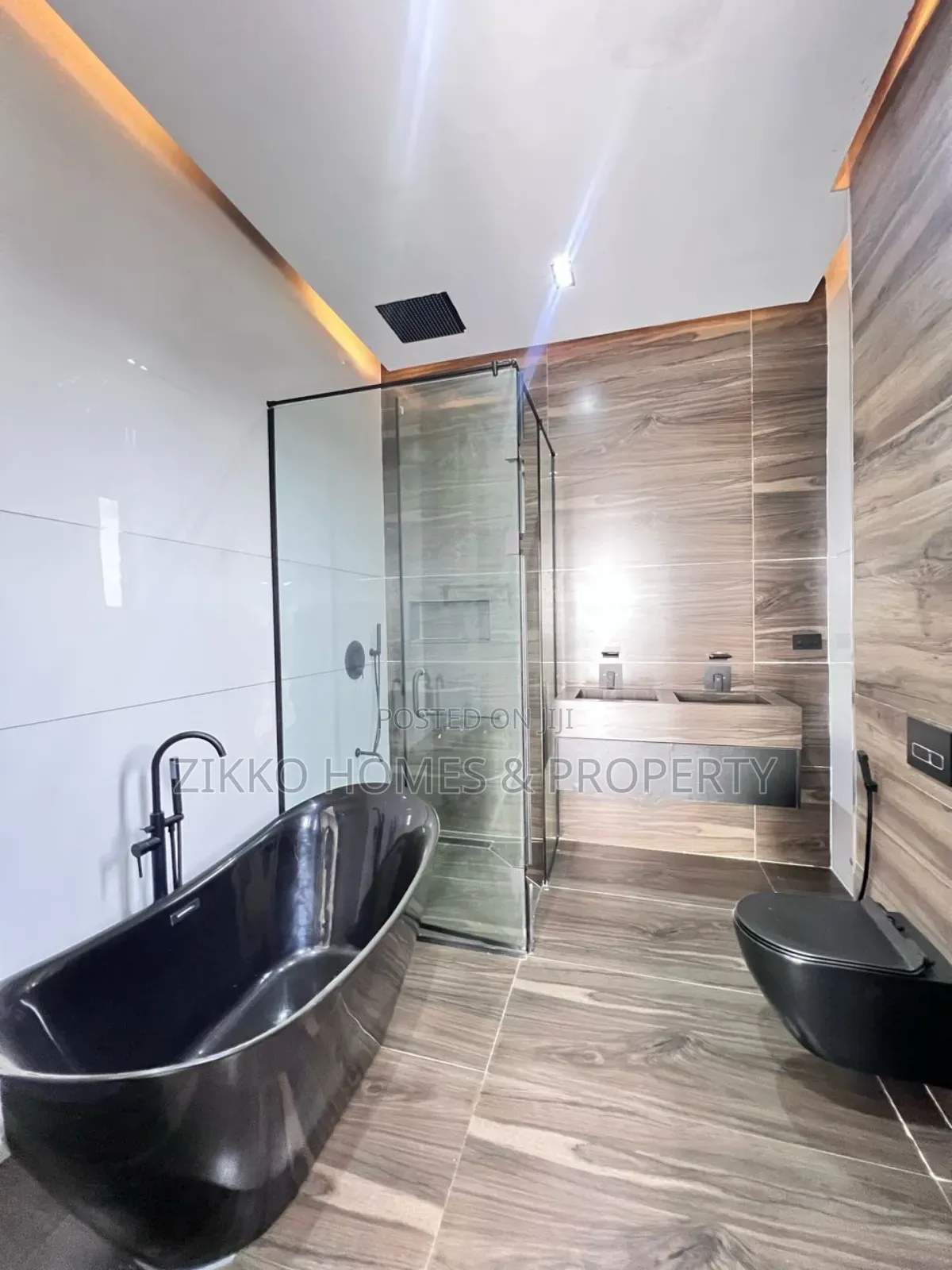 5bedoom Detached Duplex for Sale