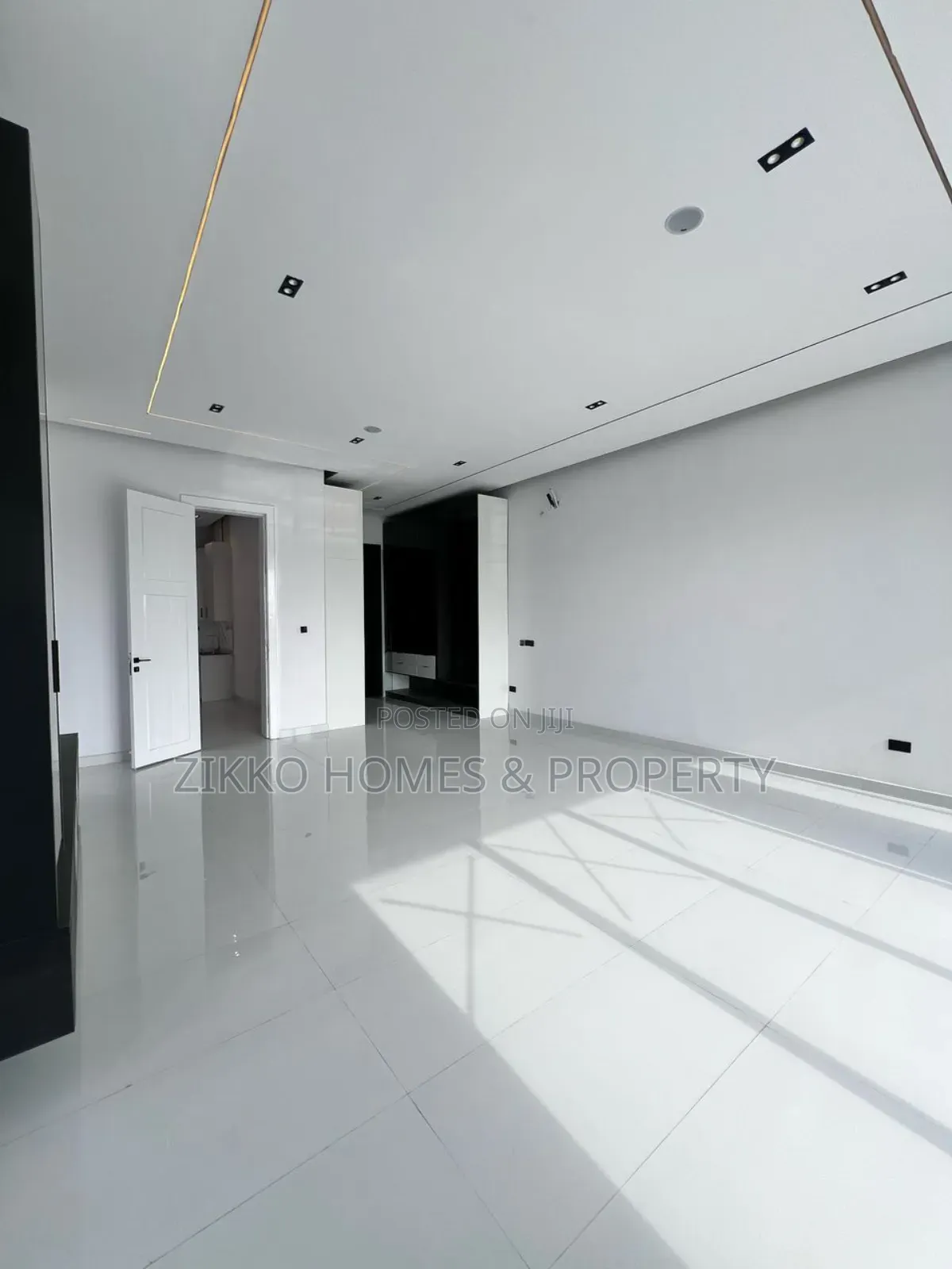 5bedoom Detached Duplex for Sale
