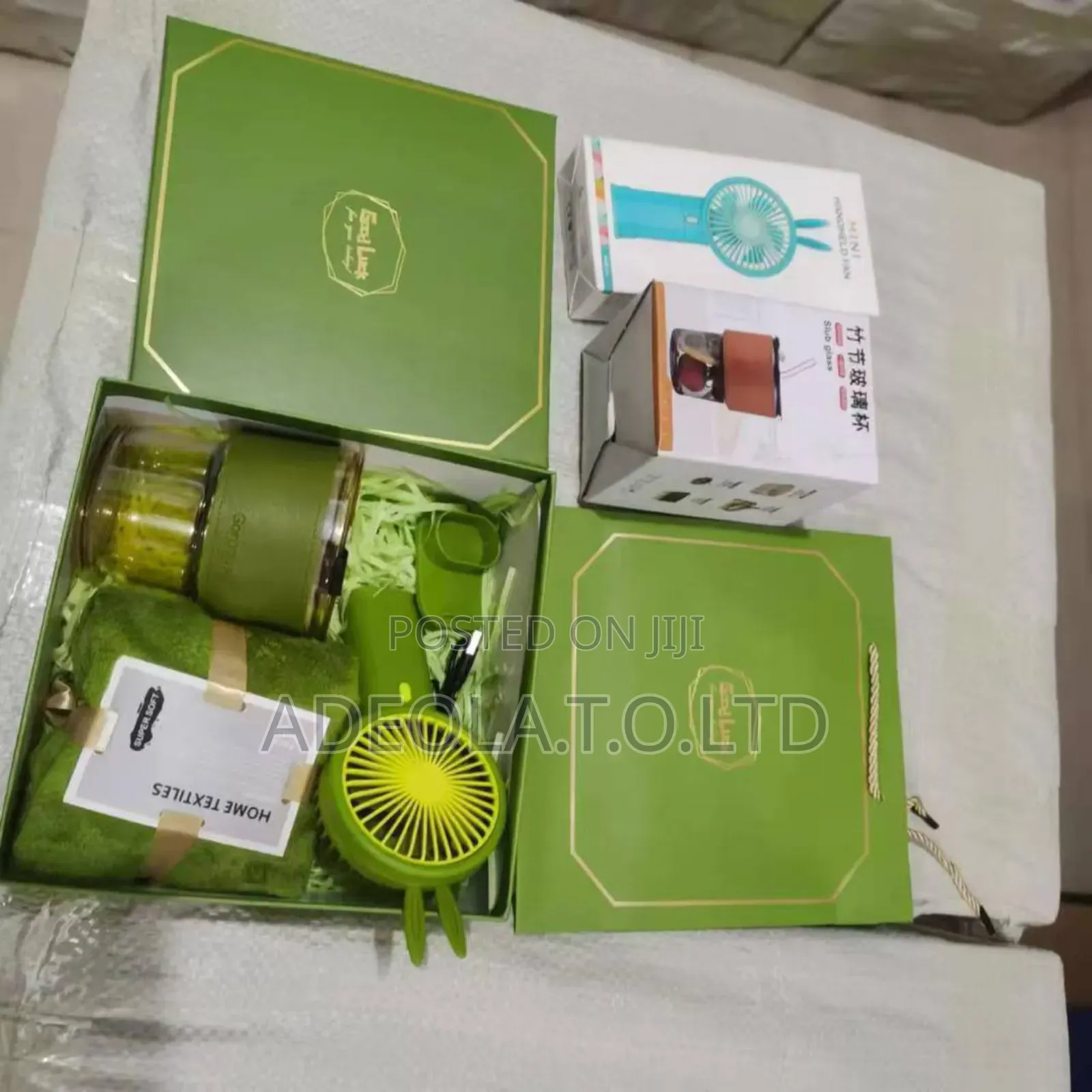 Gift Set 
Towel
Fan 
Glass Cup