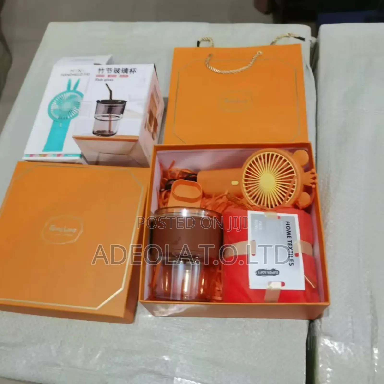 Gift Set 
Towel
Fan 
Glass Cup