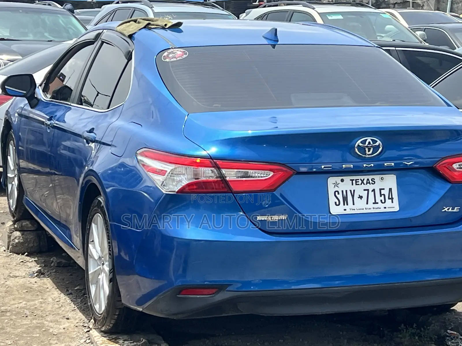Toyota Camry XLE FWD 2020 Blue