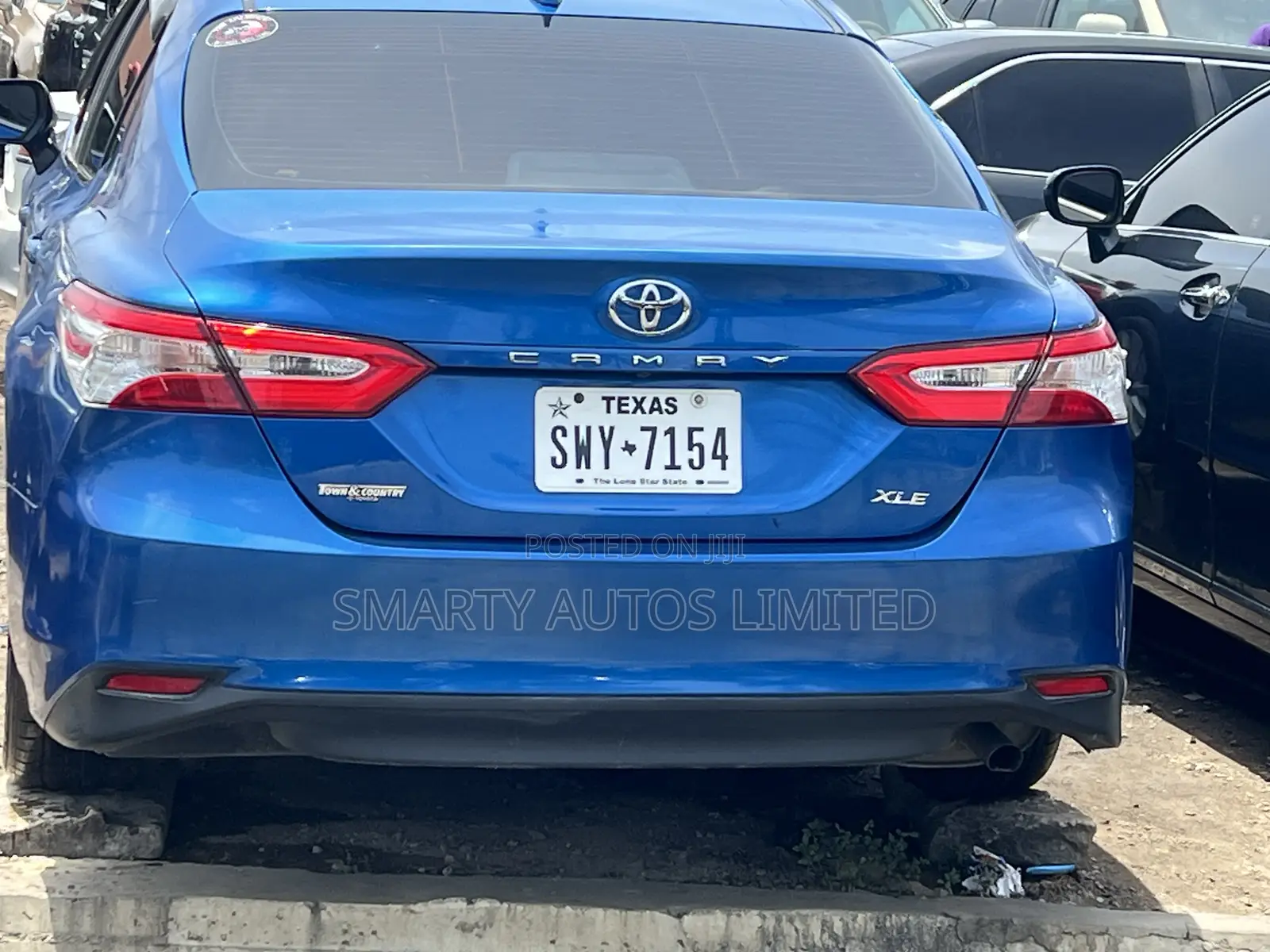 Toyota Camry XLE FWD 2020 Blue