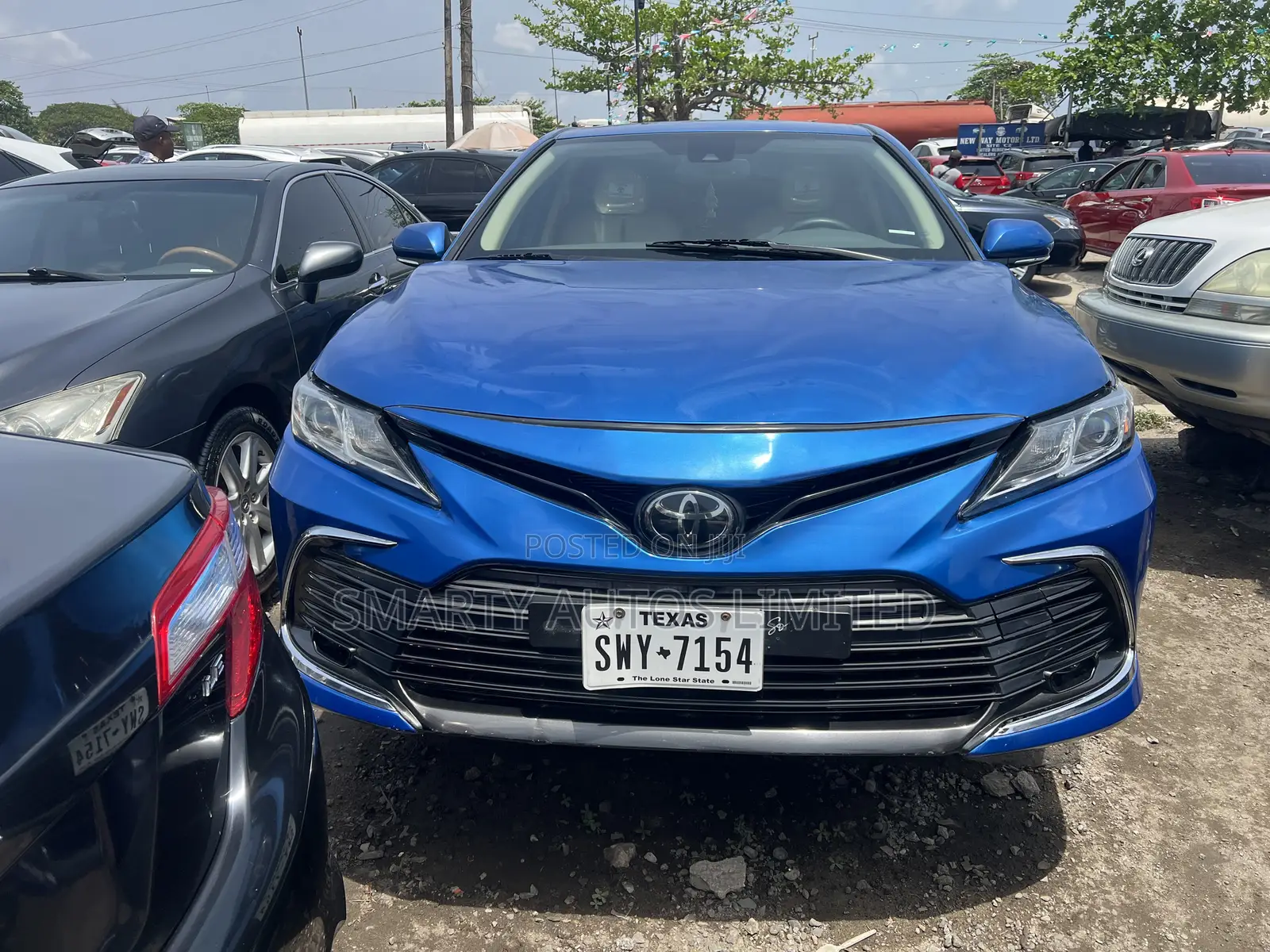 Toyota Camry XLE FWD 2020 Blue