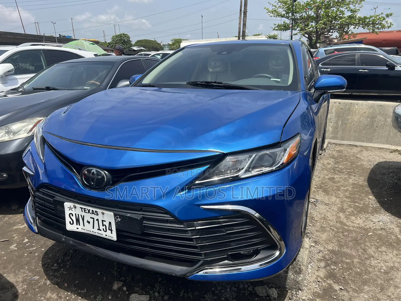 Toyota Camry XLE FWD 2020 Blue