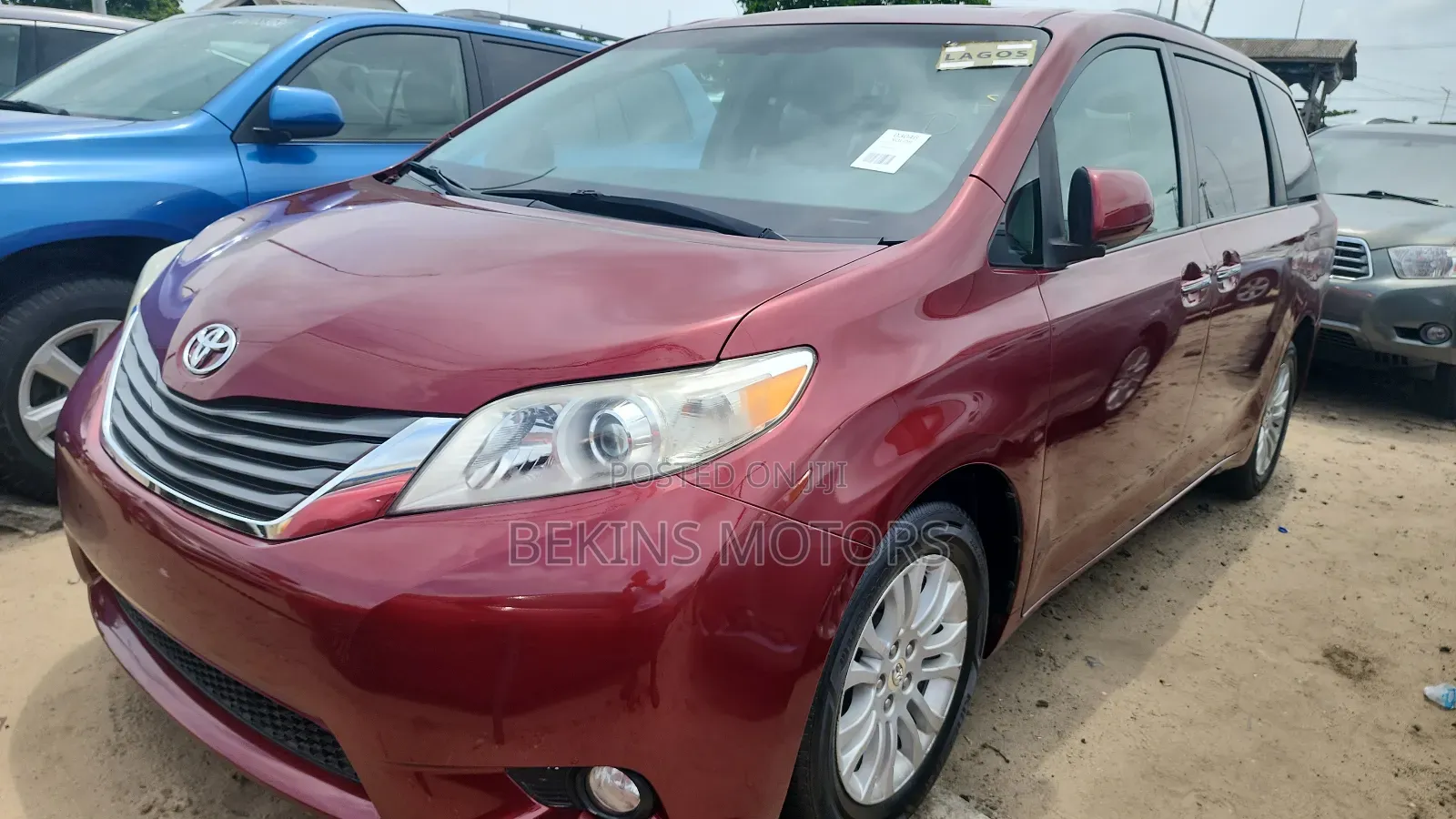 Toyota Sienna 2011 Red