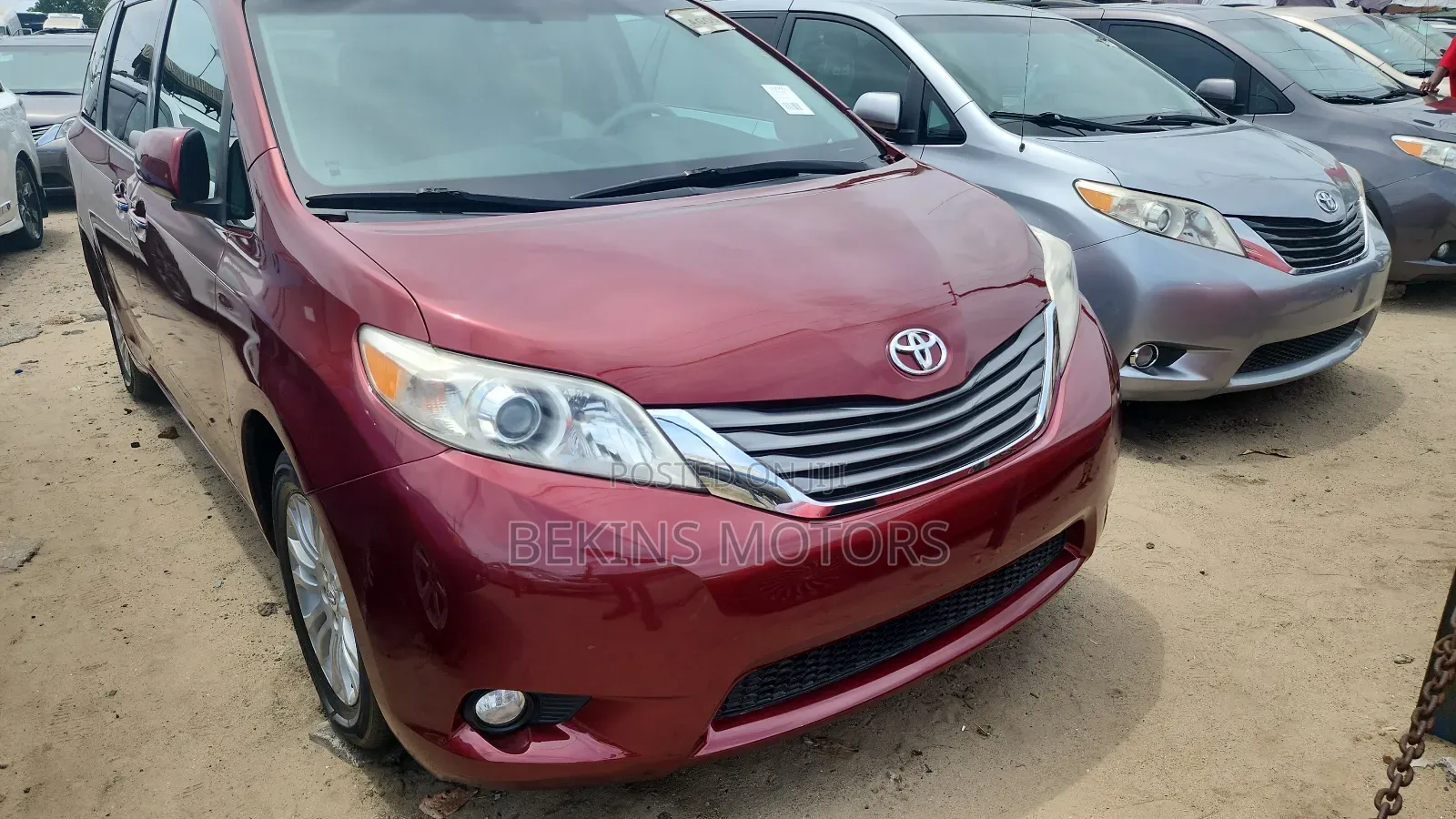 Toyota Sienna 2011 Red