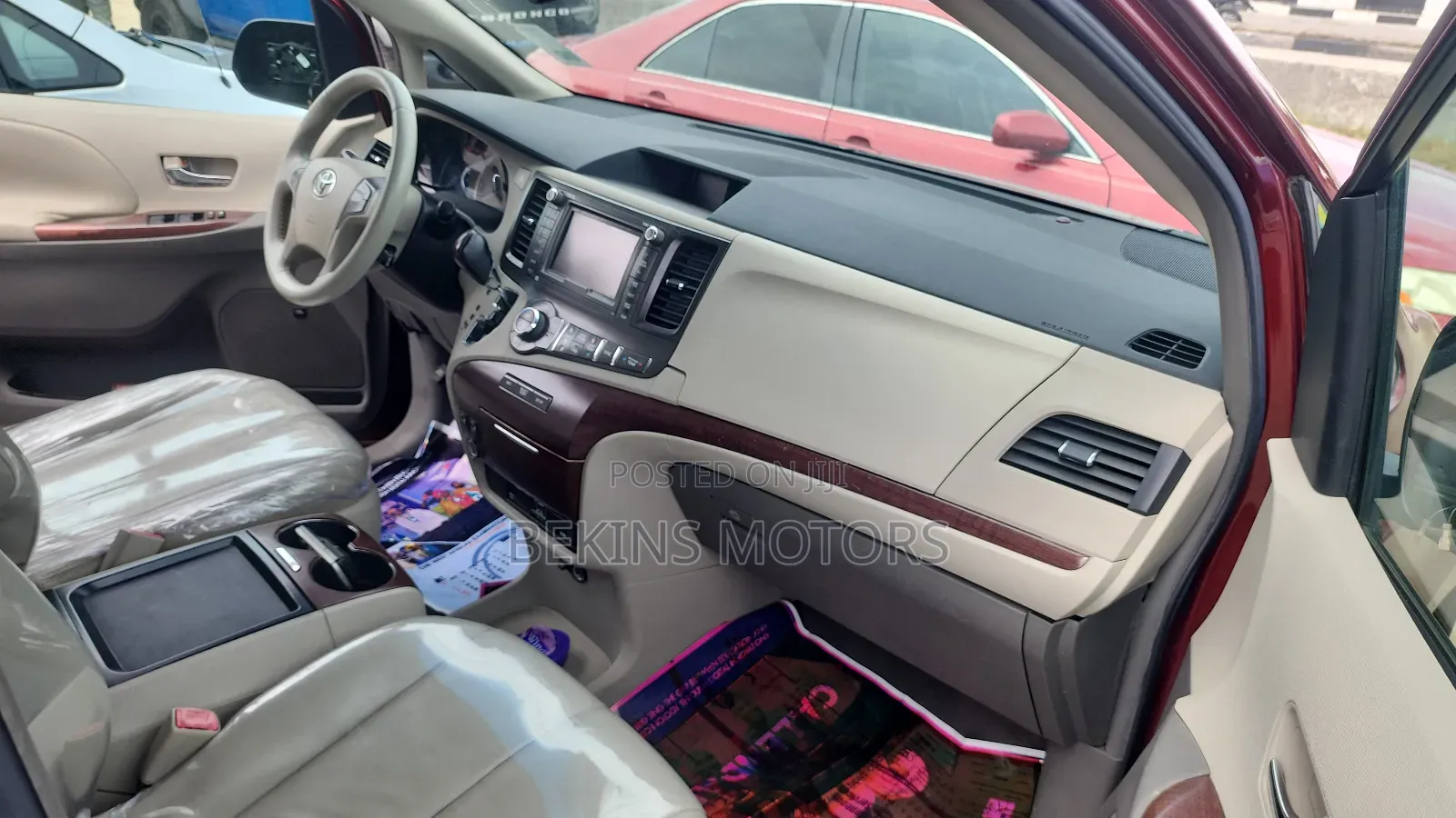 Toyota Sienna 2011 Red