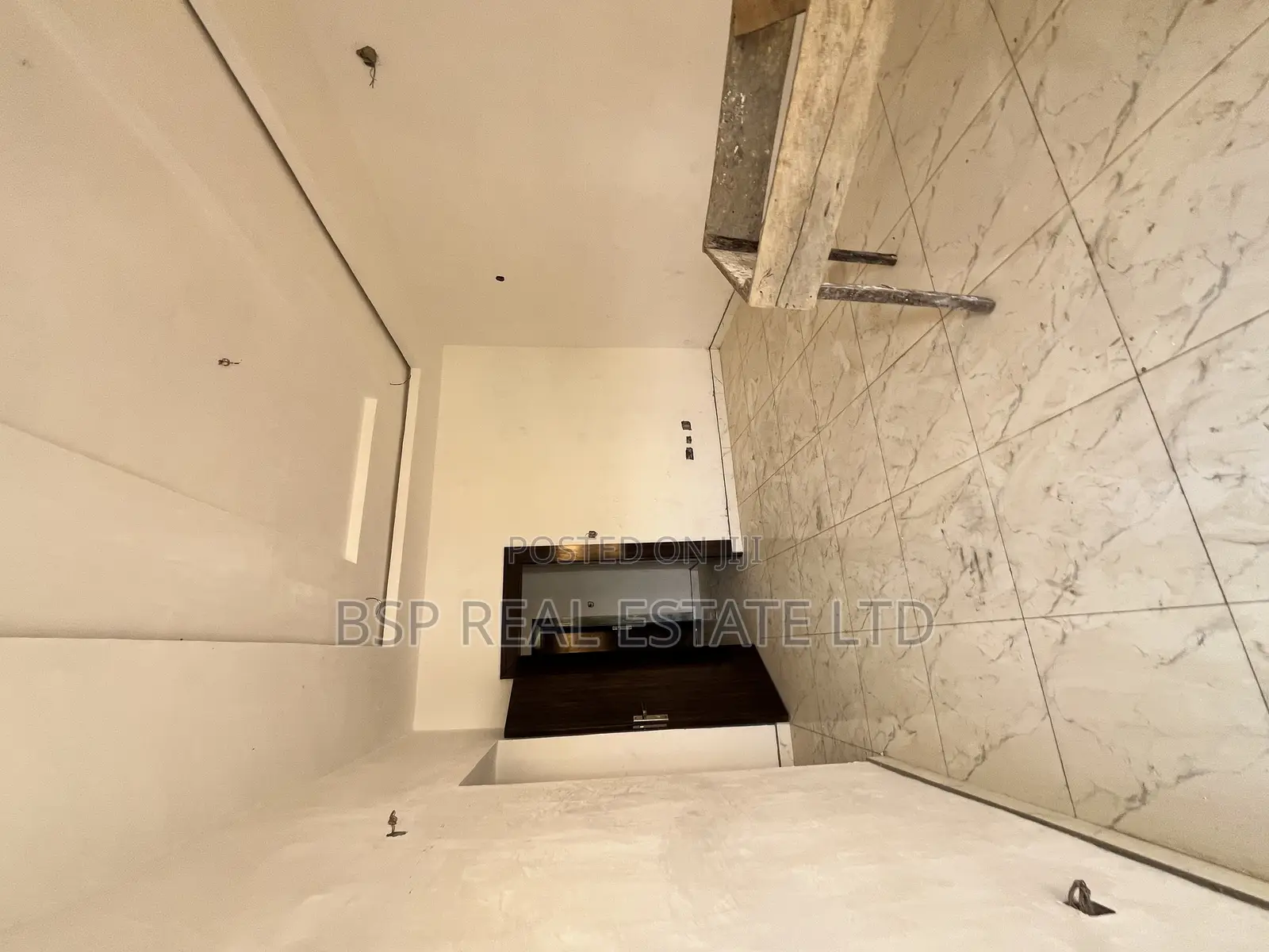 4bdrm Townhouse/Terrace in Legislative Quarters, Apo District for sale