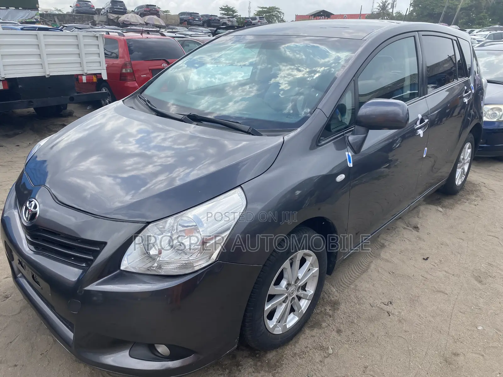 Toyota Verso 2.0 2013 Gray