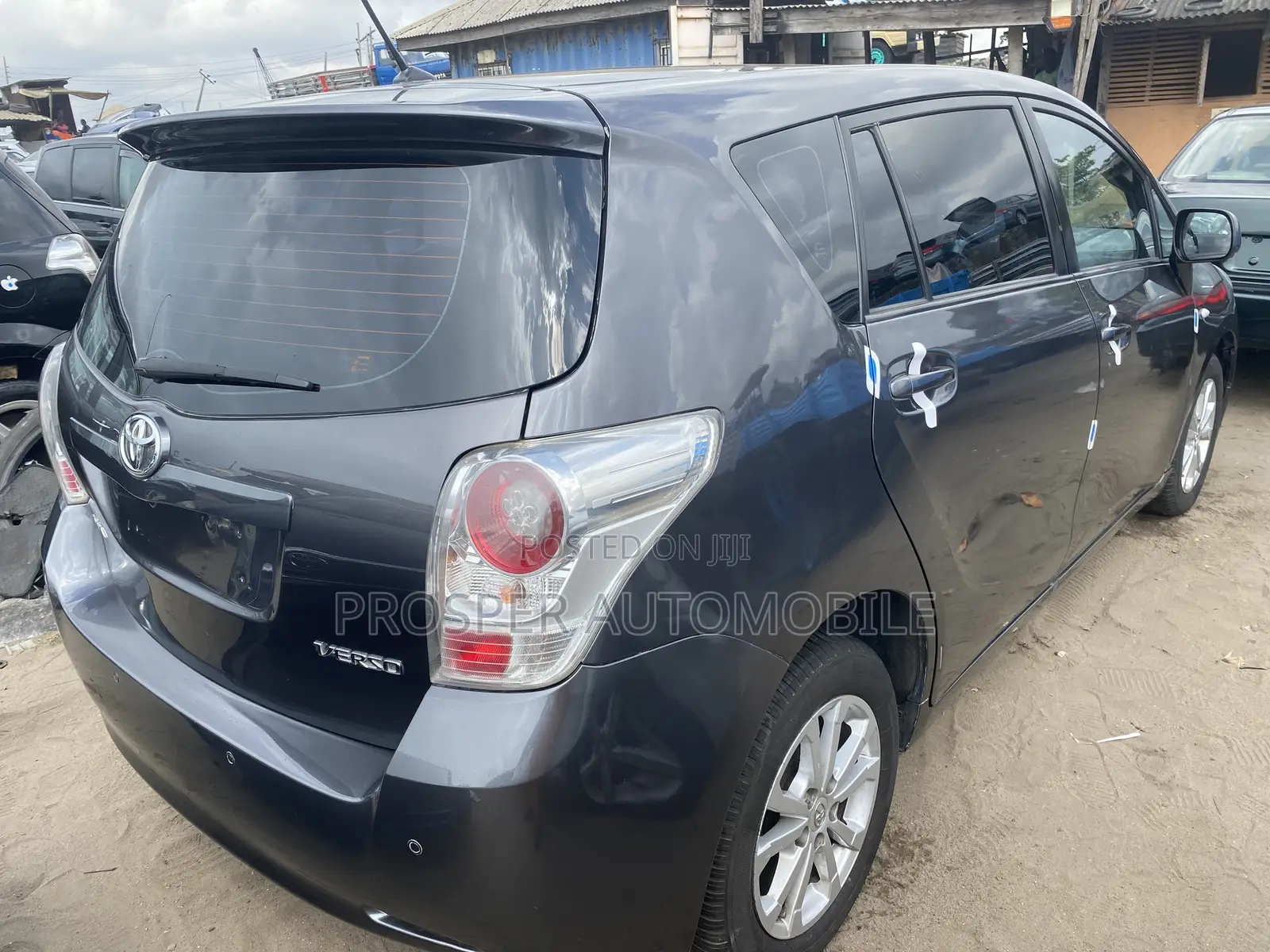 Toyota Verso 2.0 2013 Gray