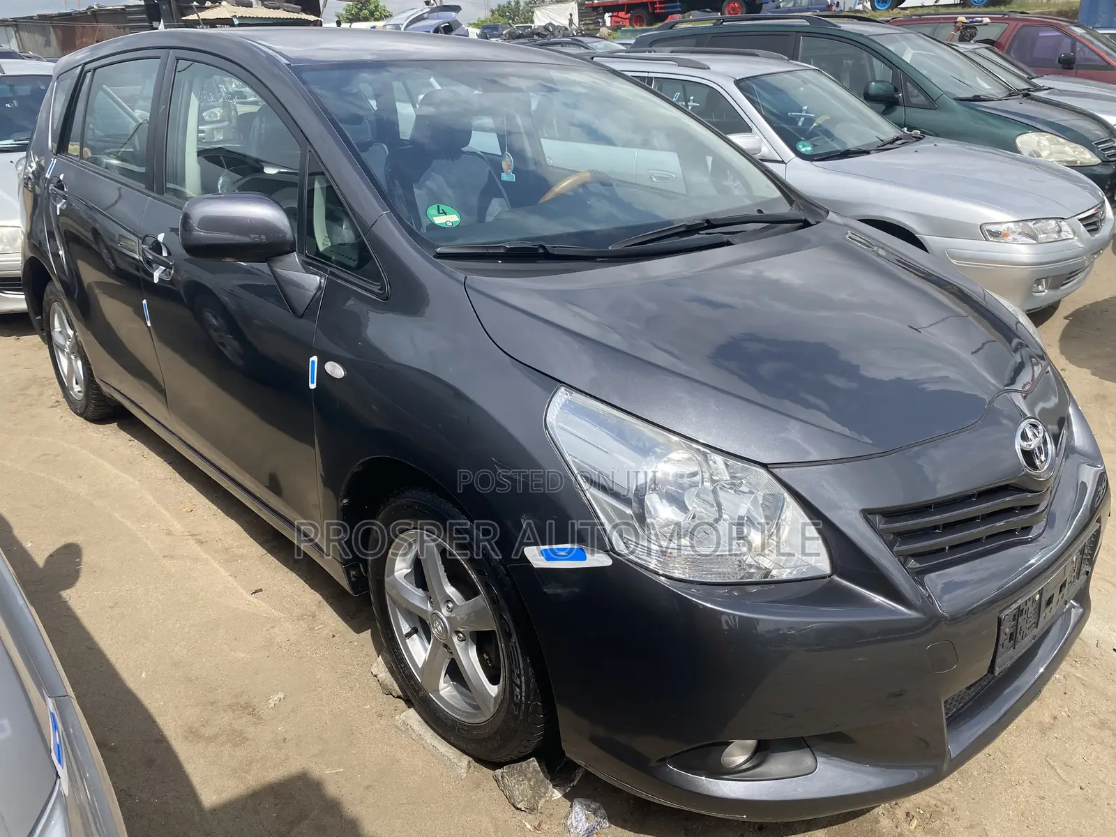 Toyota Verso 2.2 150 hp 2013 Gray