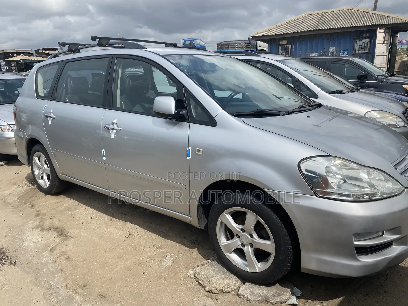 Toyota Avensis Verso 2.0 Petrol 2010 Silver