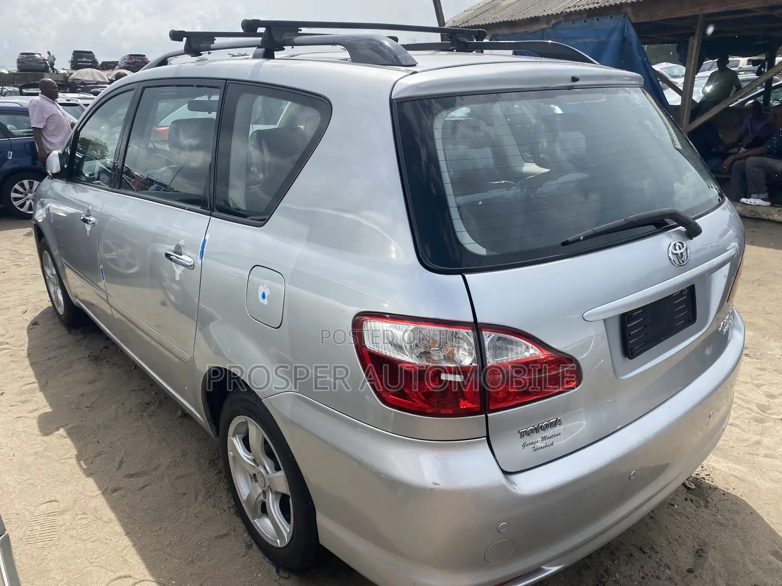 Toyota Avensis Verso 2.0 Petrol 2010 Silver