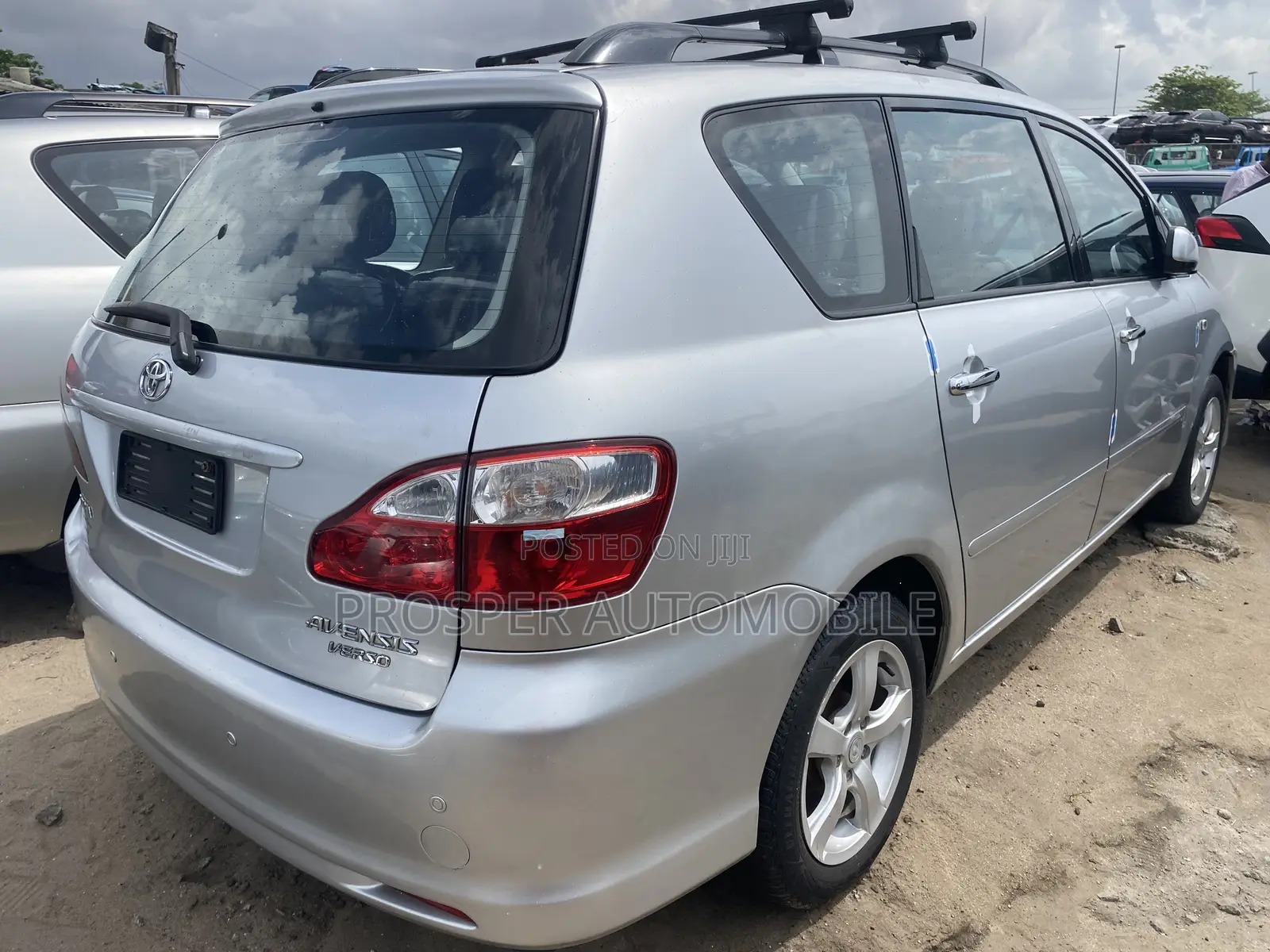 Toyota Avensis Verso 2.0 Petrol 2010 Silver