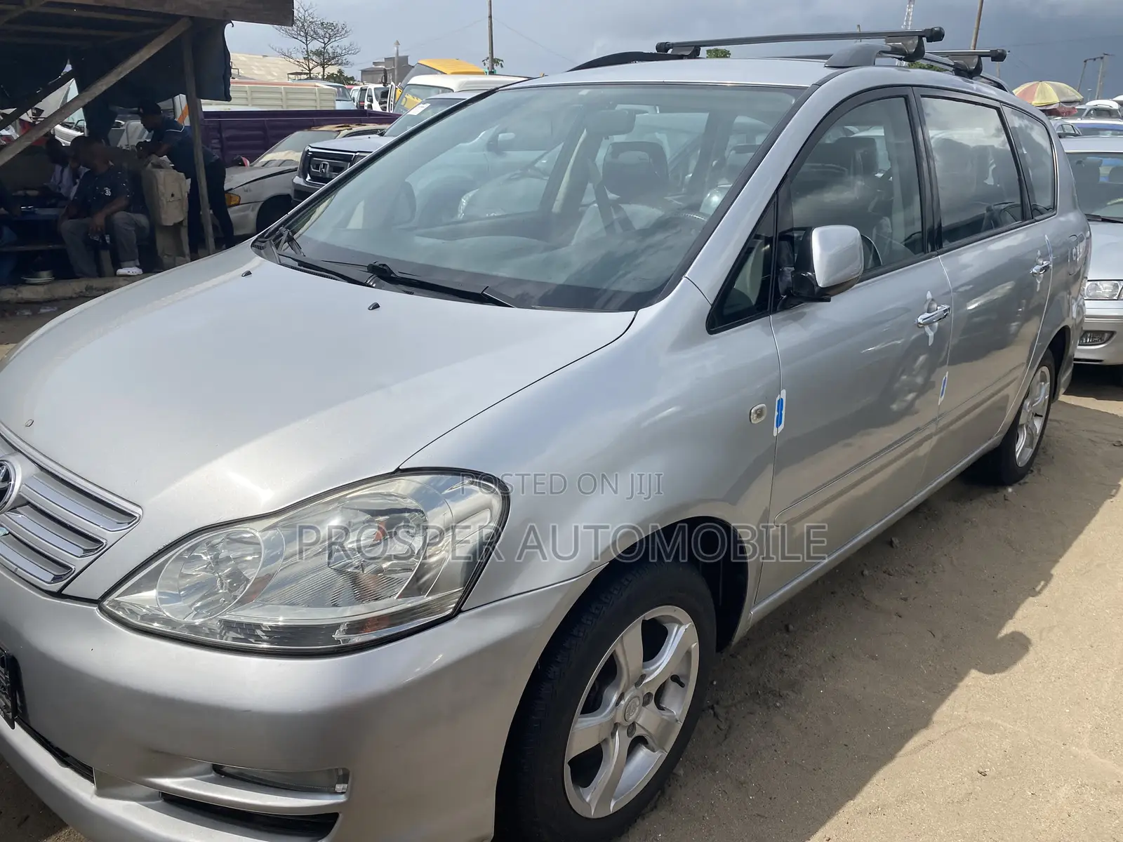 Toyota Avensis Verso 2.0 Petrol 2010 Silver