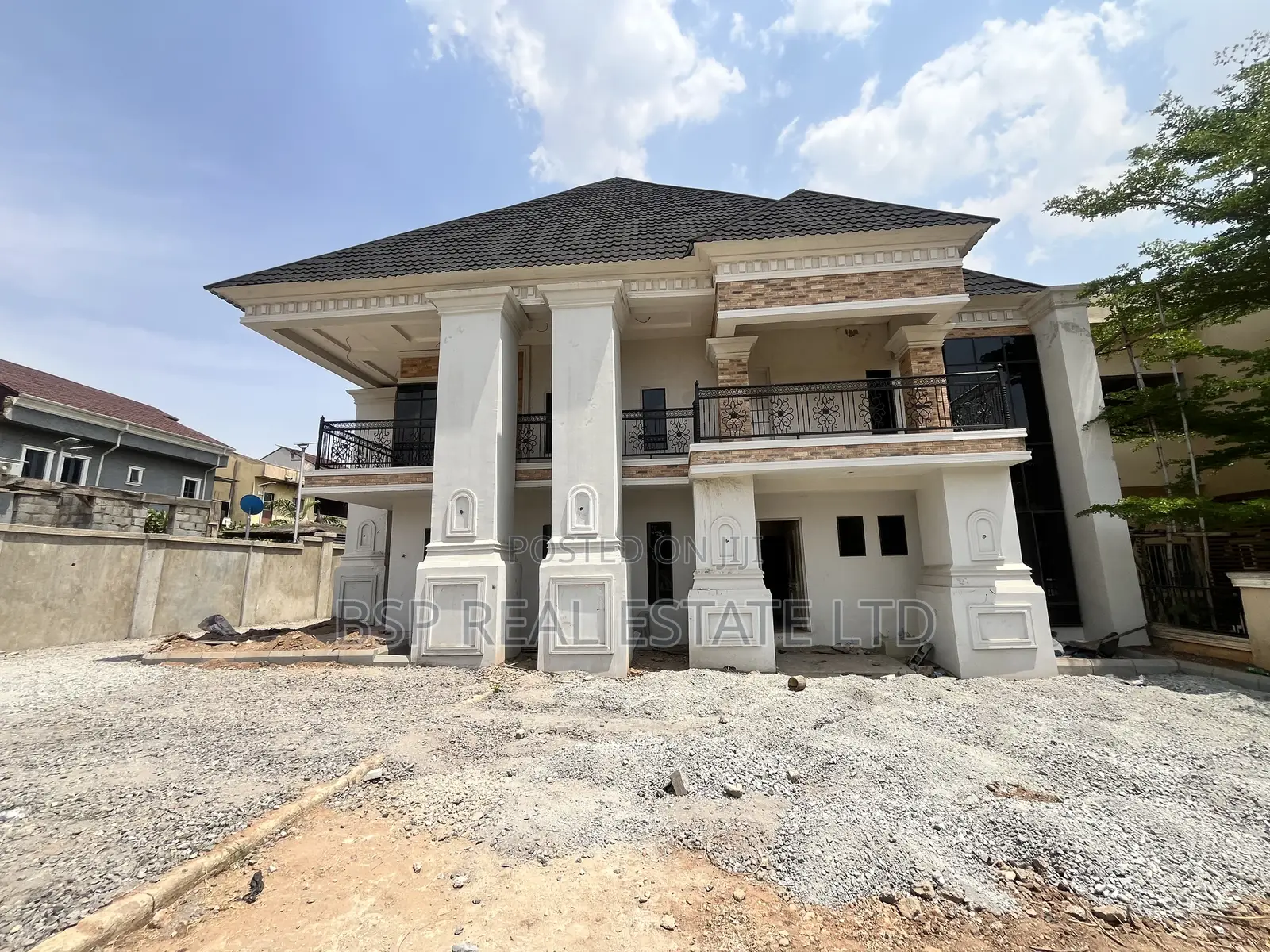 5bdrm Duplex in Legislative Quarter, Apo District for sale