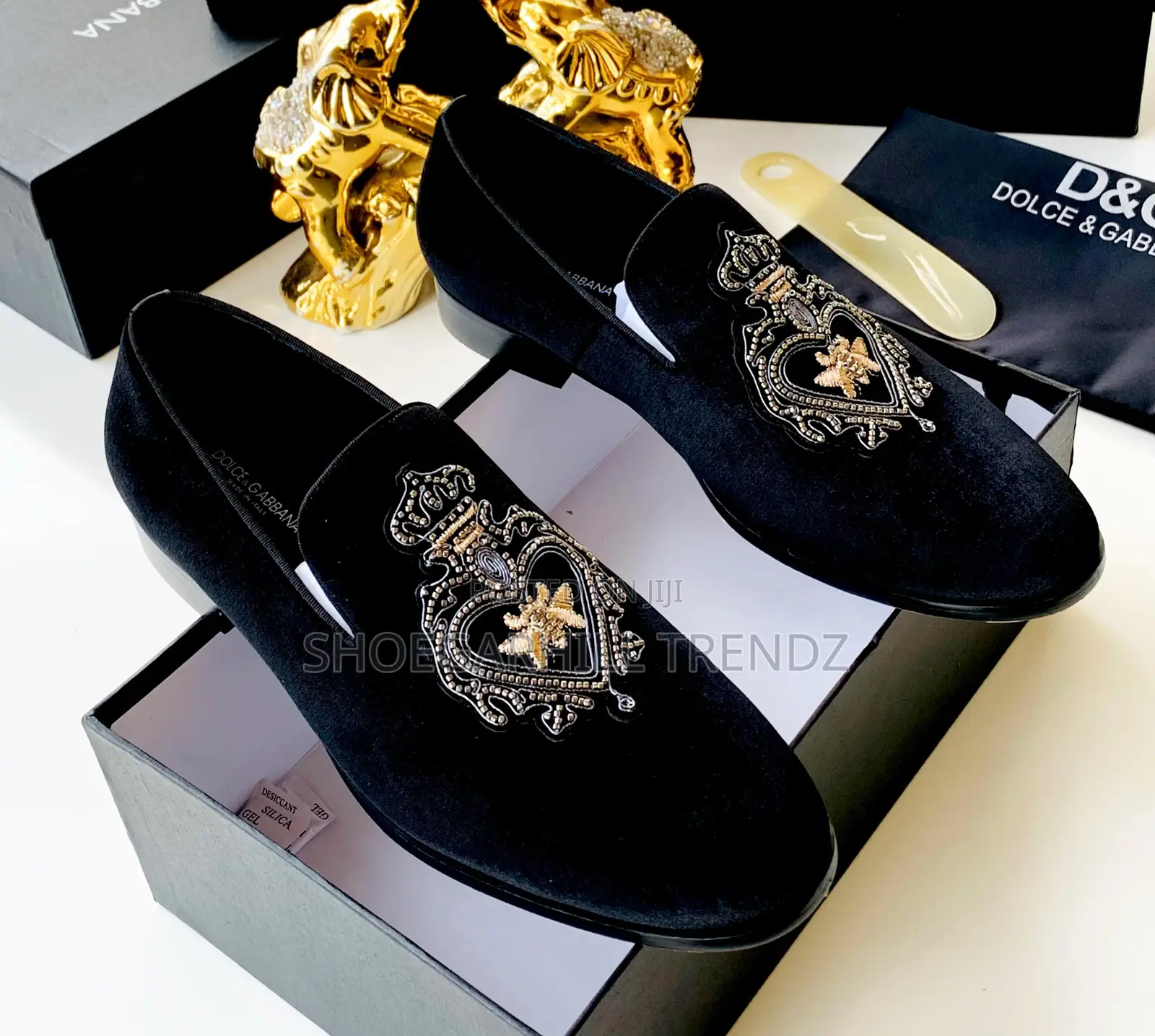 Classy Embroidery Suede Loafers