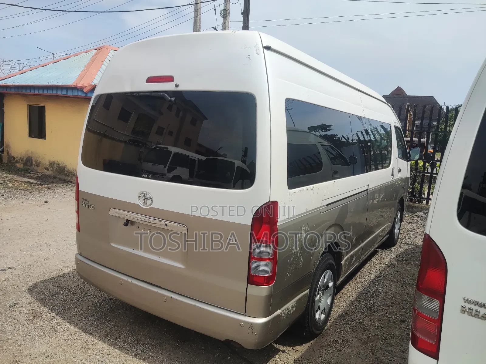 GMC Savana 2015 Orange