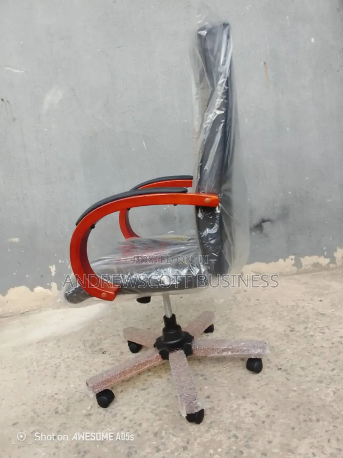 Executive Director Wooden Hand And Leg Office Chair