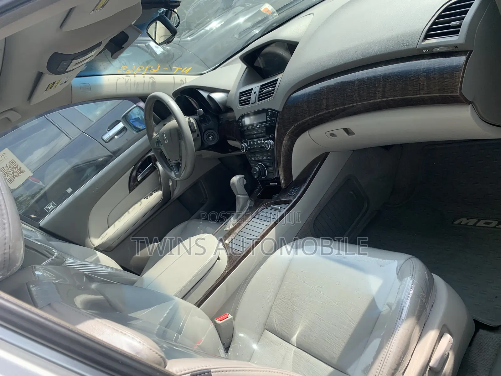 Acura MDX SUV 4dr AWD (3.7L 6cyl 6A) 2011 Silver